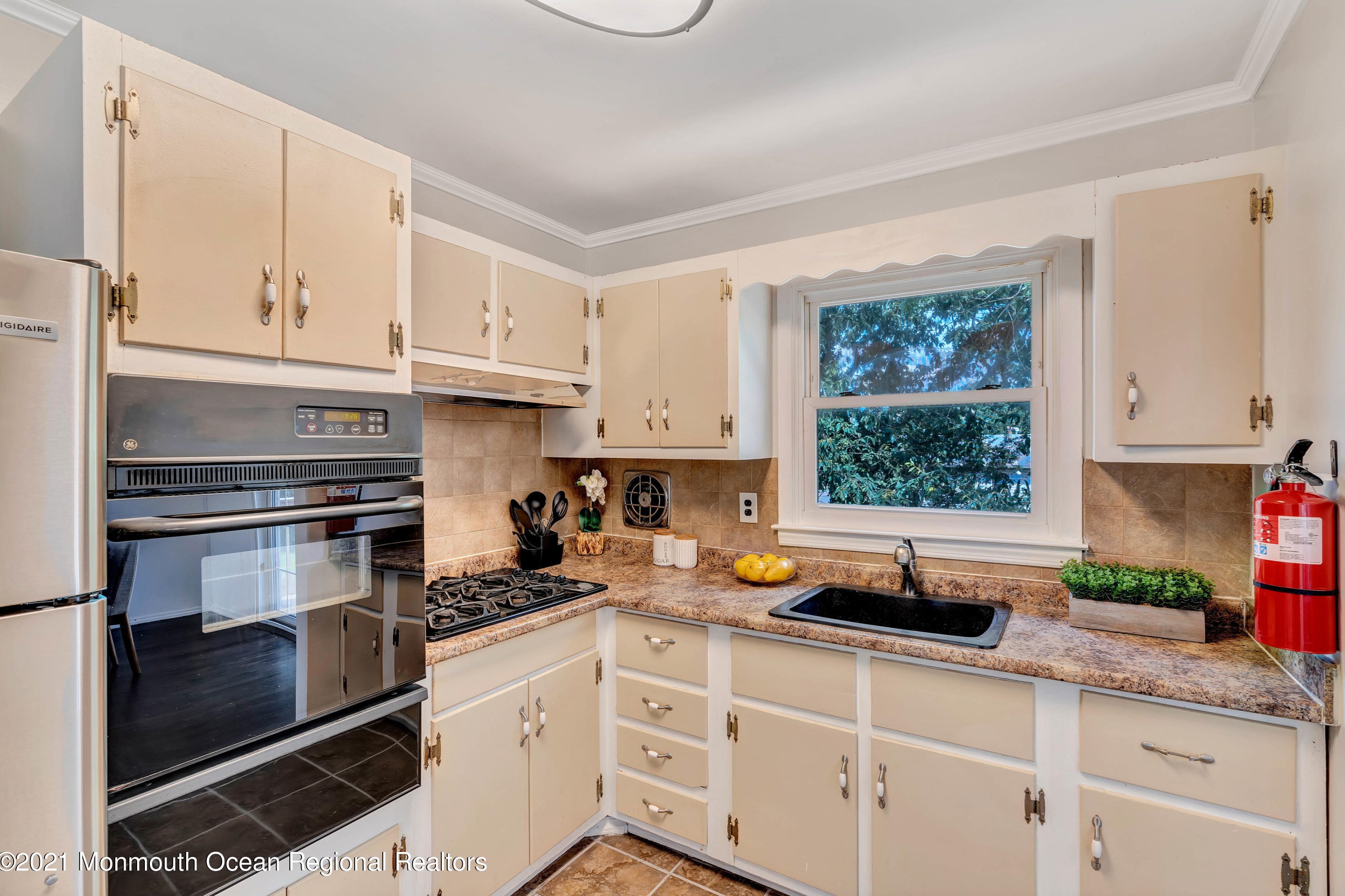 833 Holiday Ct, Toms River NJ  08753-3721 exterior