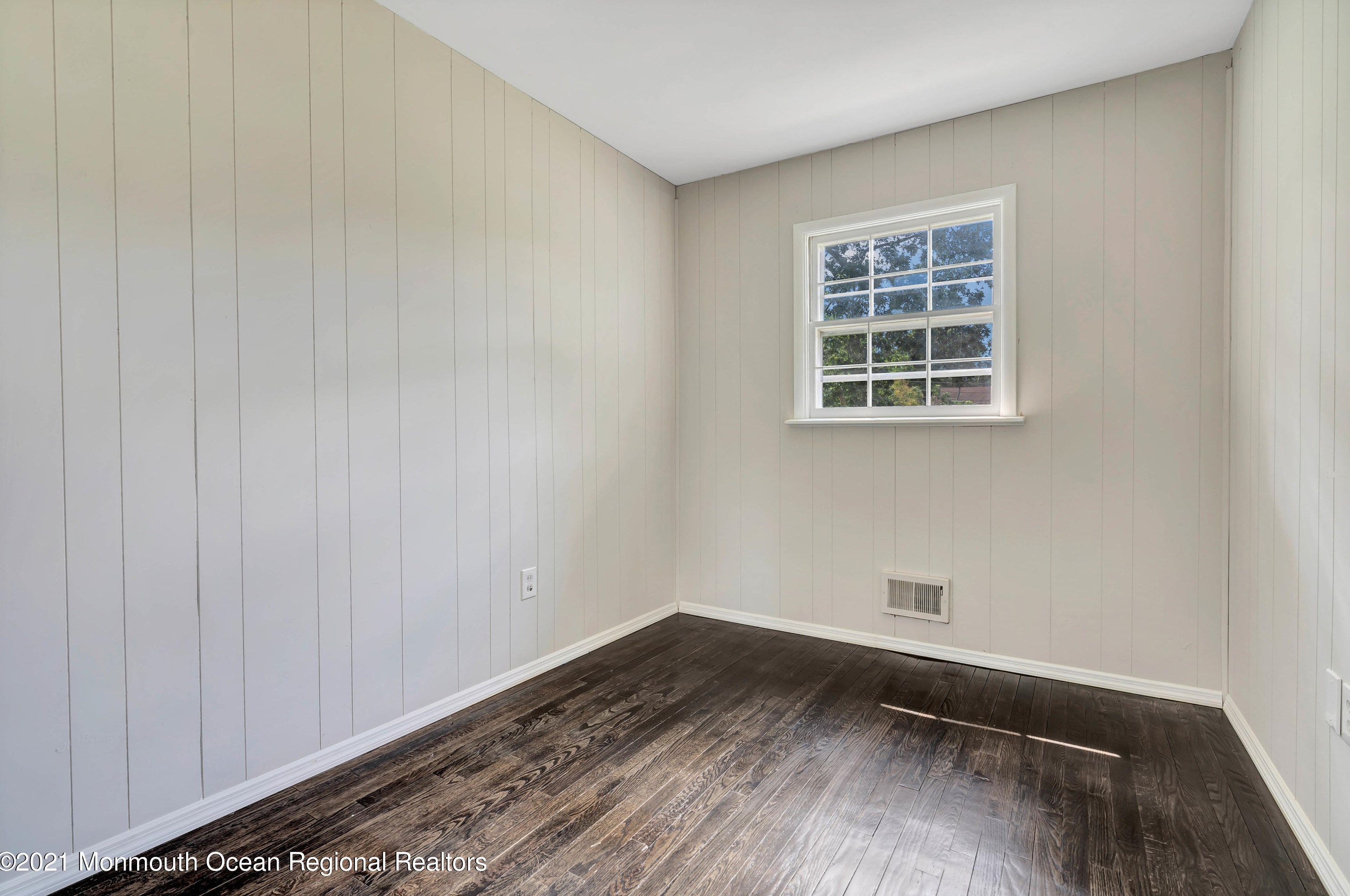 833 Holiday Ct, Toms River NJ  08753-3721 exterior