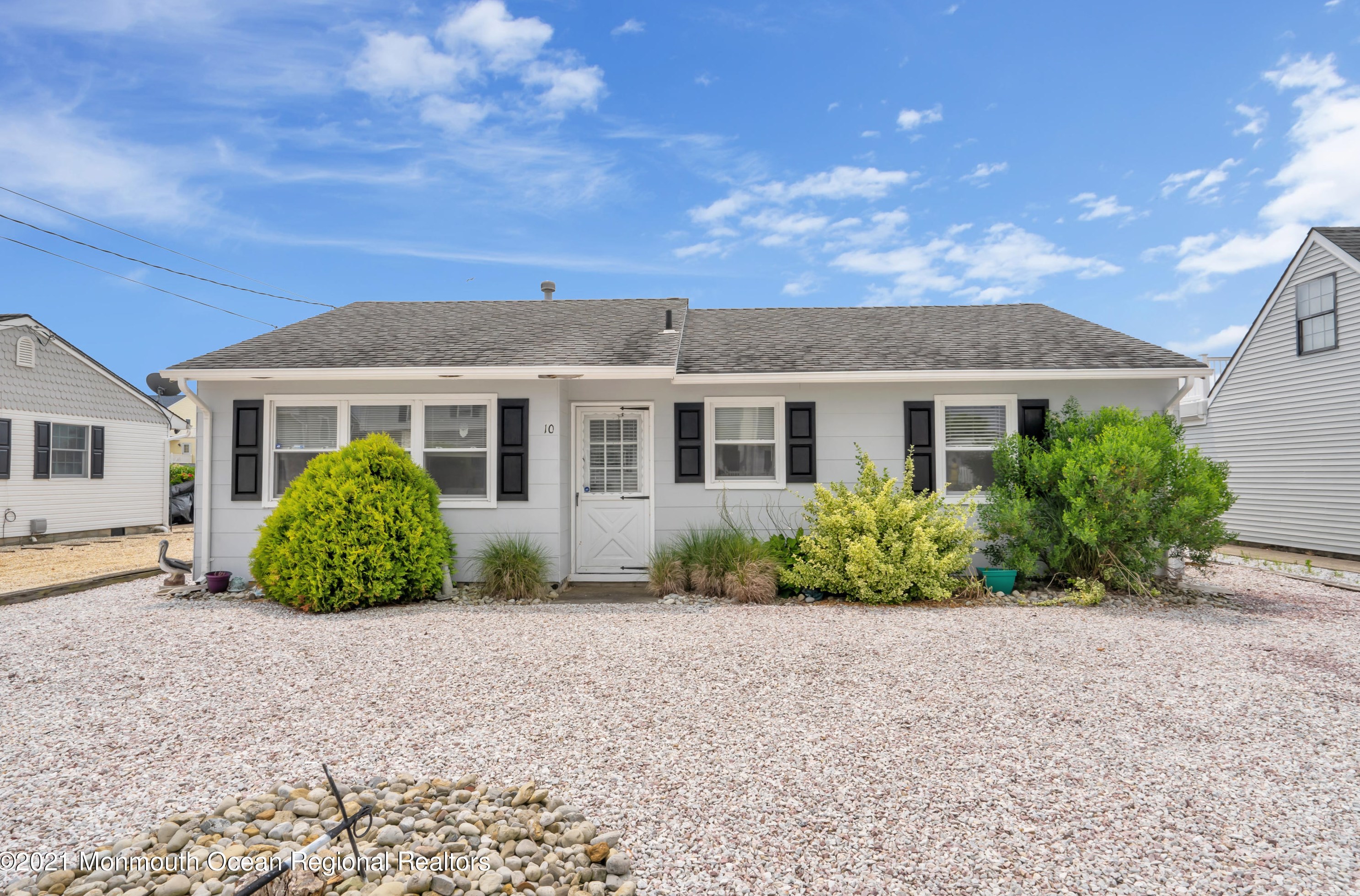 10 Kansas Rd, Tuckerton, NJ 08087-1037