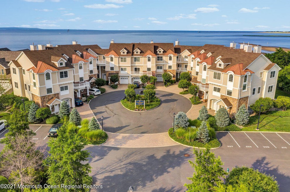 201 Gateway Ct, Keyport, NJ