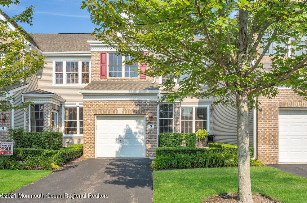 7 Demarest Dr, Millstone Township, NJ 07726-4192