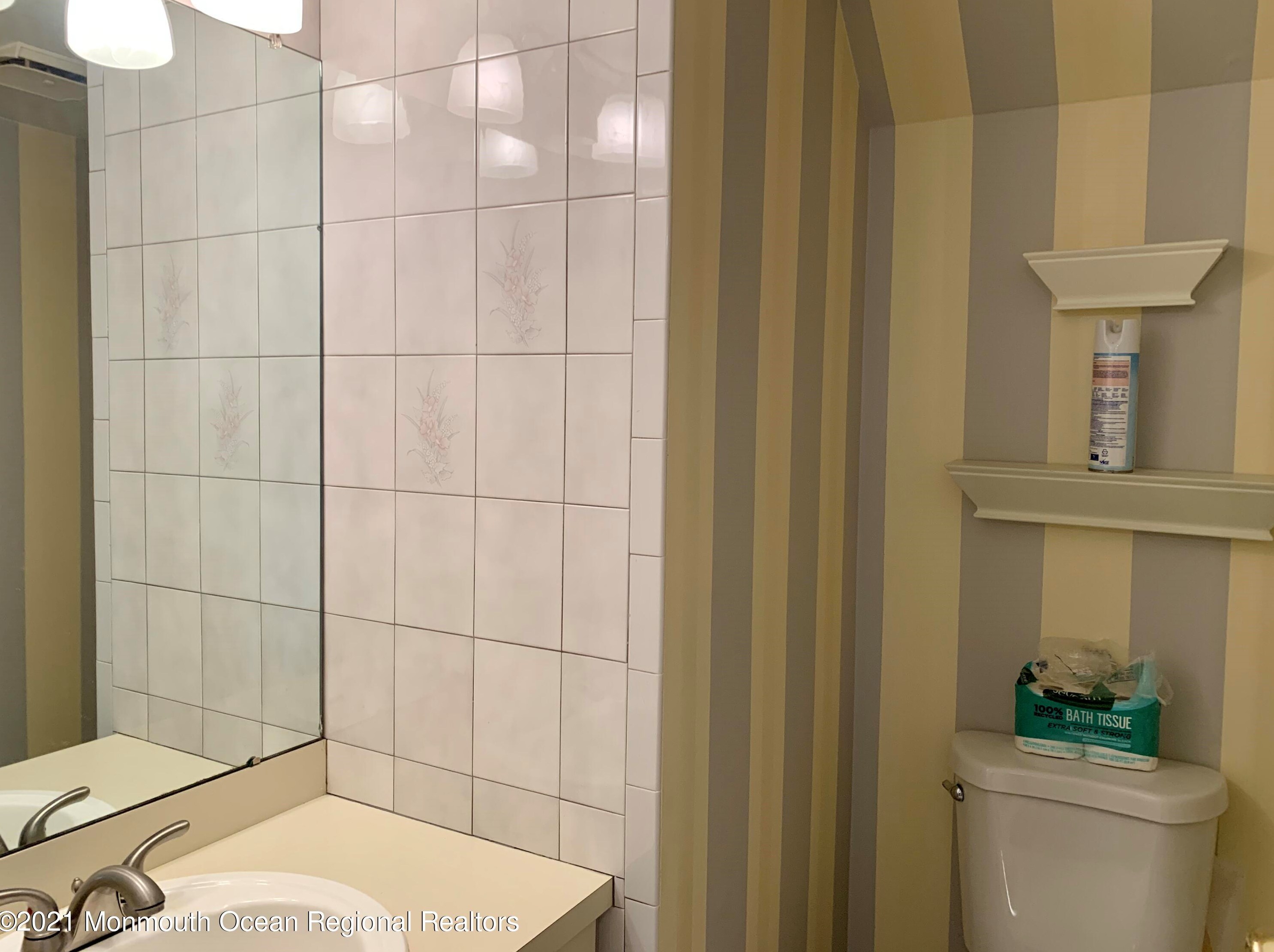 38 Greenwood Dr, East Freehold, NJ 07728