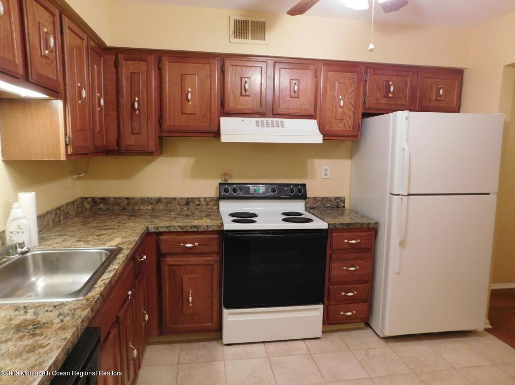 1506 Wellington Pl, Matawan, NJ 07747