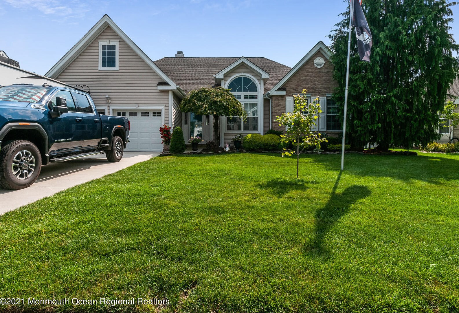 6 Topaz Ln, Lakewood, NJ 08701