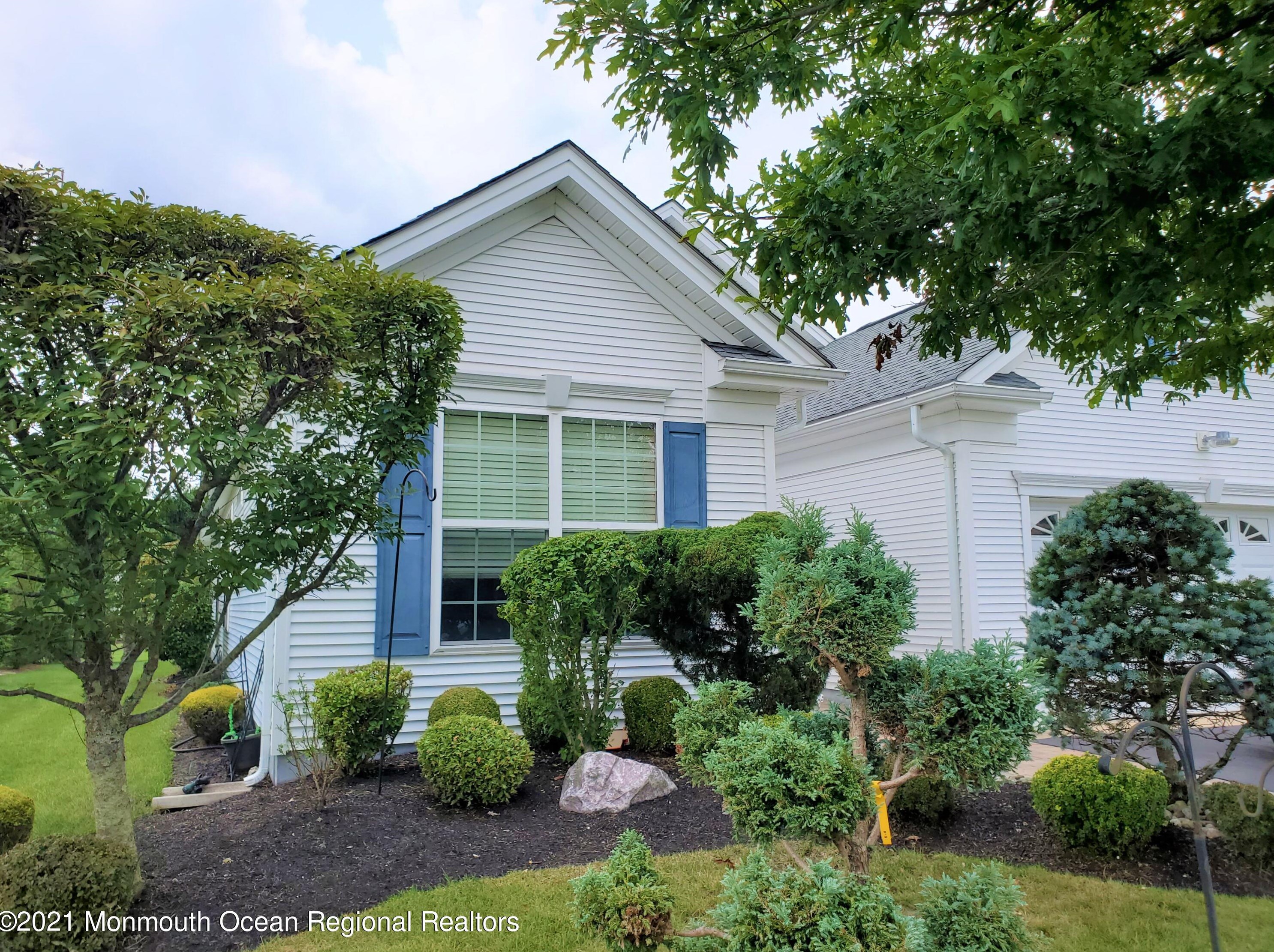 25 Balmoral Dr, Jackson Twp, NJ 08527