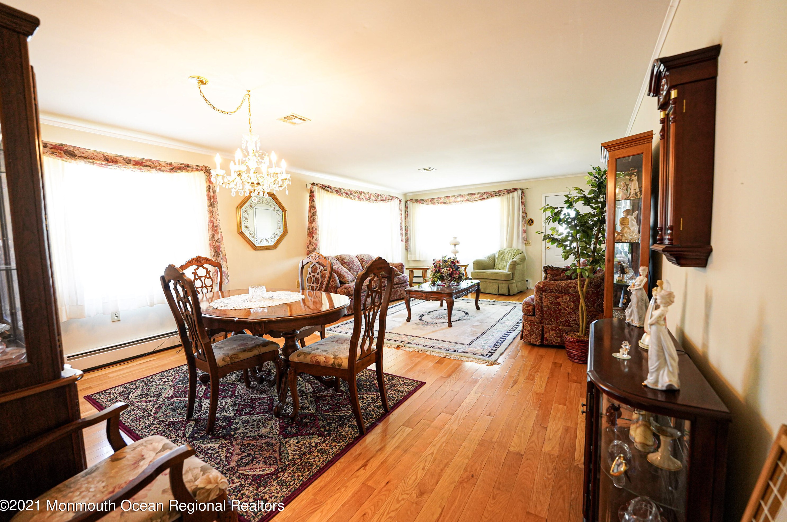 37 Chesterfield Ln, Berkeley Township, NJ 08721
