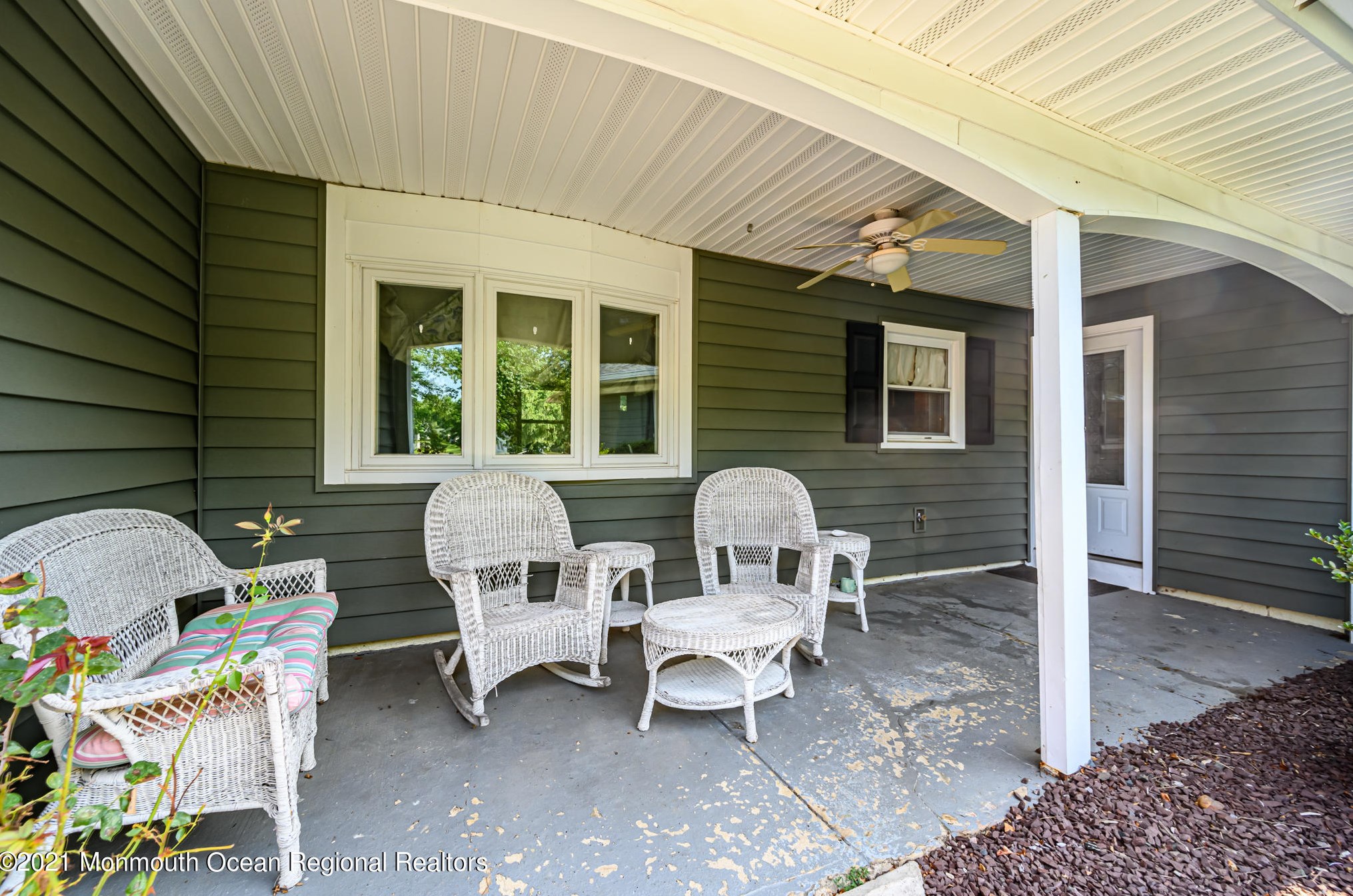 21 Livingston Ln, Millstone Township, NJ 07726-2808