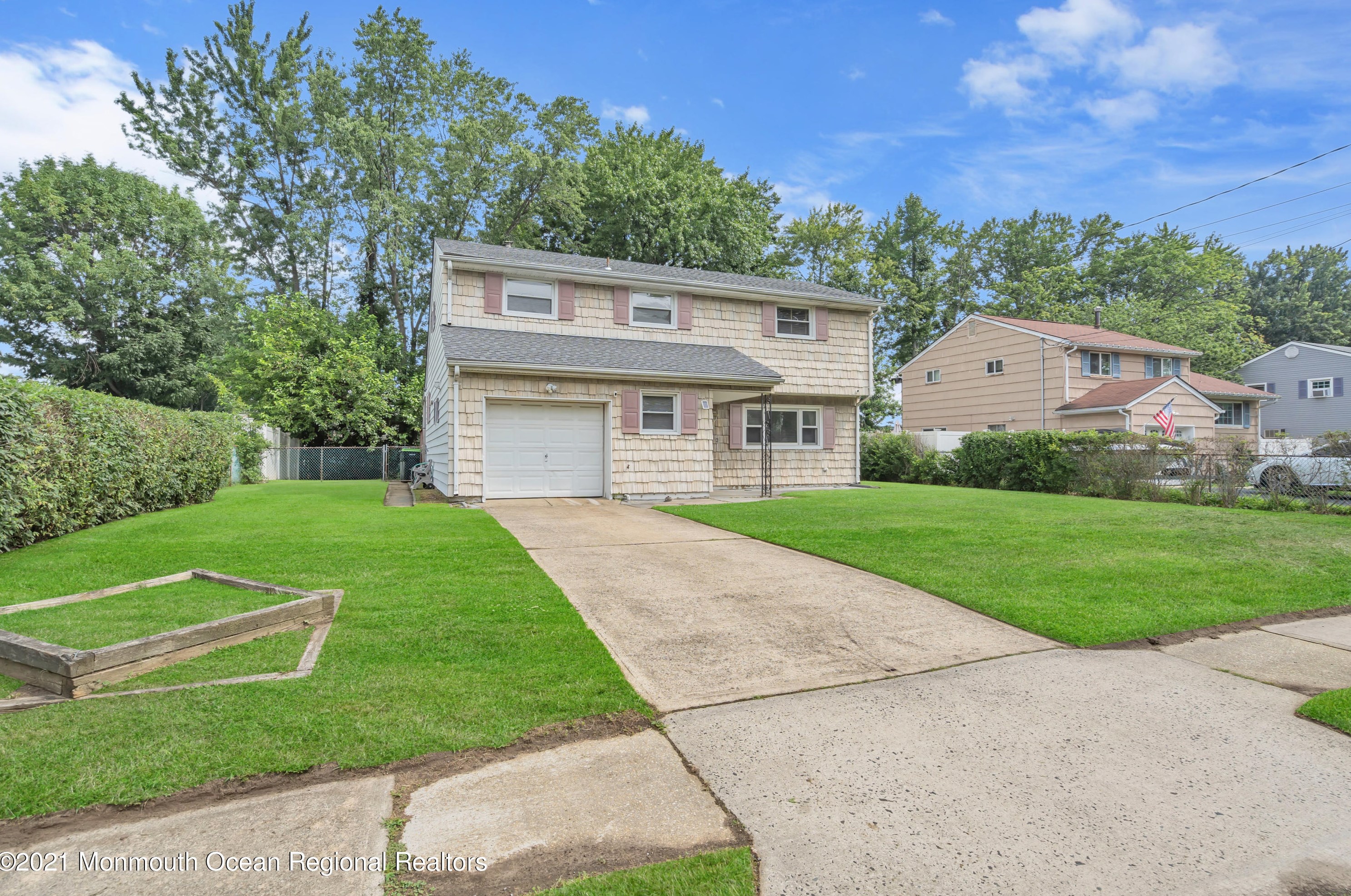 12 Hemlock St, Hazlet, NJ 07730