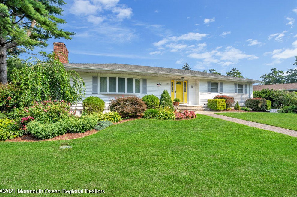 42 Nanlyn Ter, Toms River, NJ 08753-4234