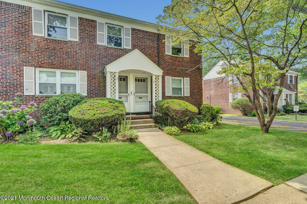 134 Manor Dr, Tinton Falls, NJ 07701
