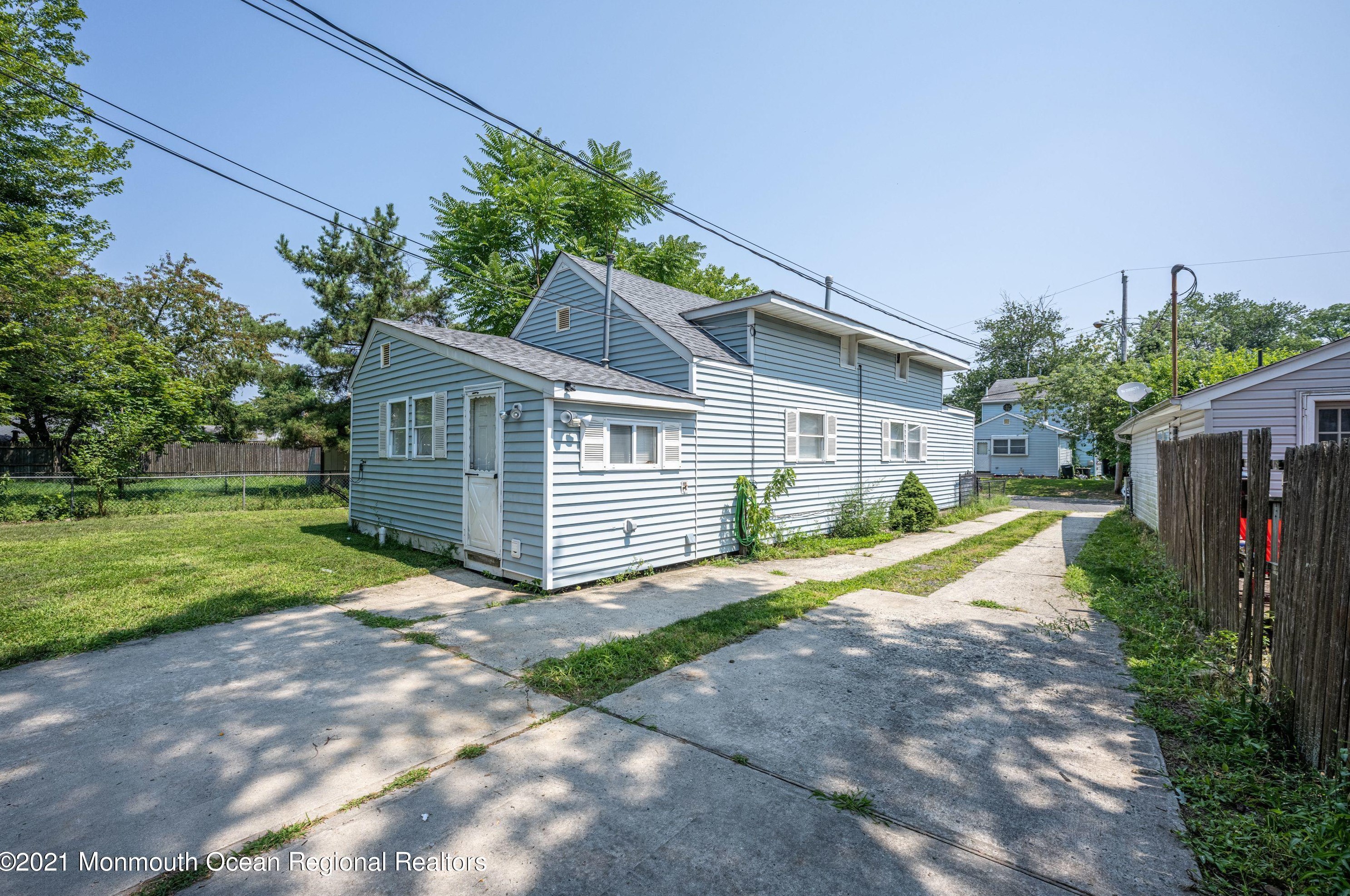25 Kentucky Ave, Middletown, NJ 07748