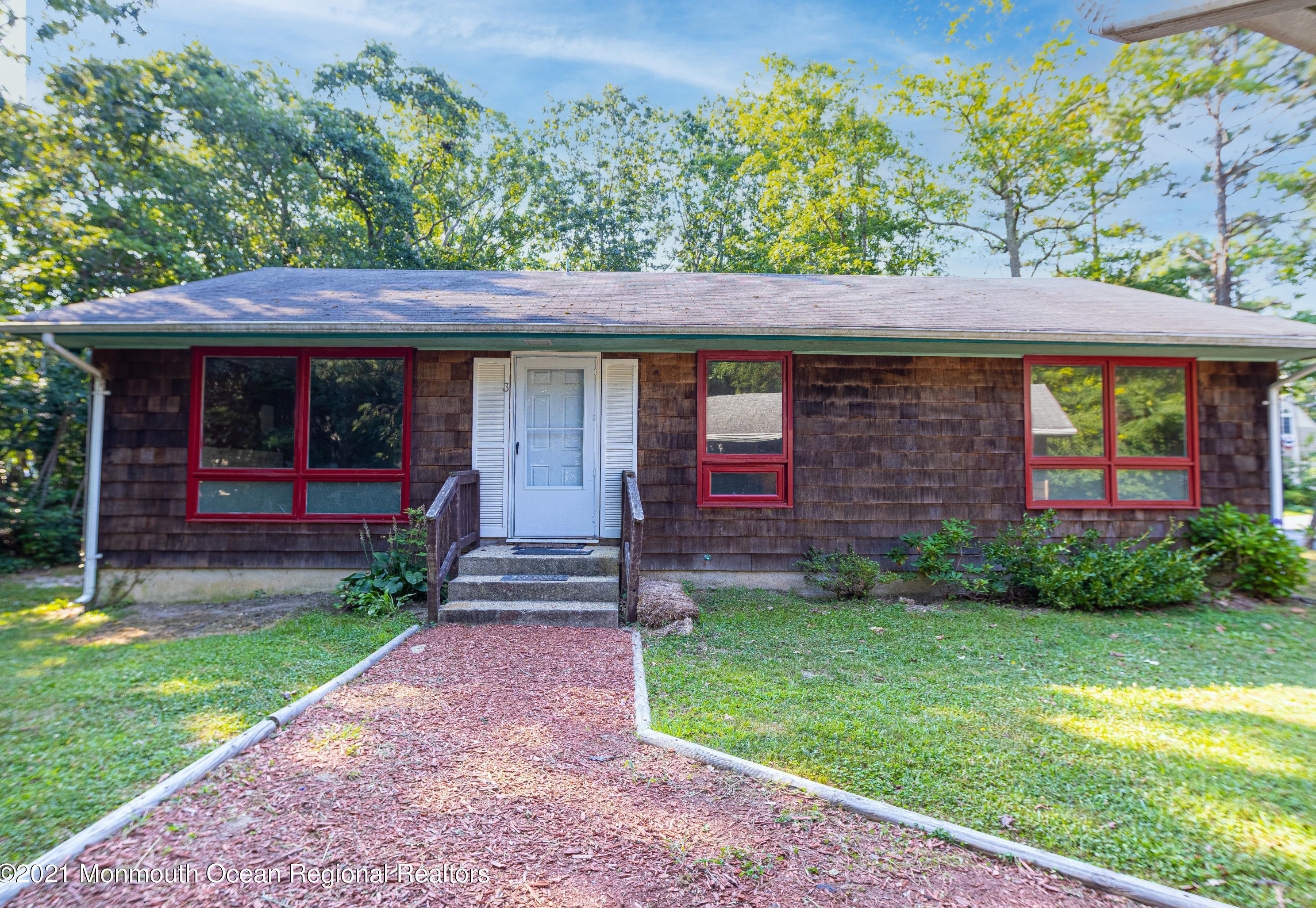 3 Demaret Ct, Tuckerton, NJ 08087-1808