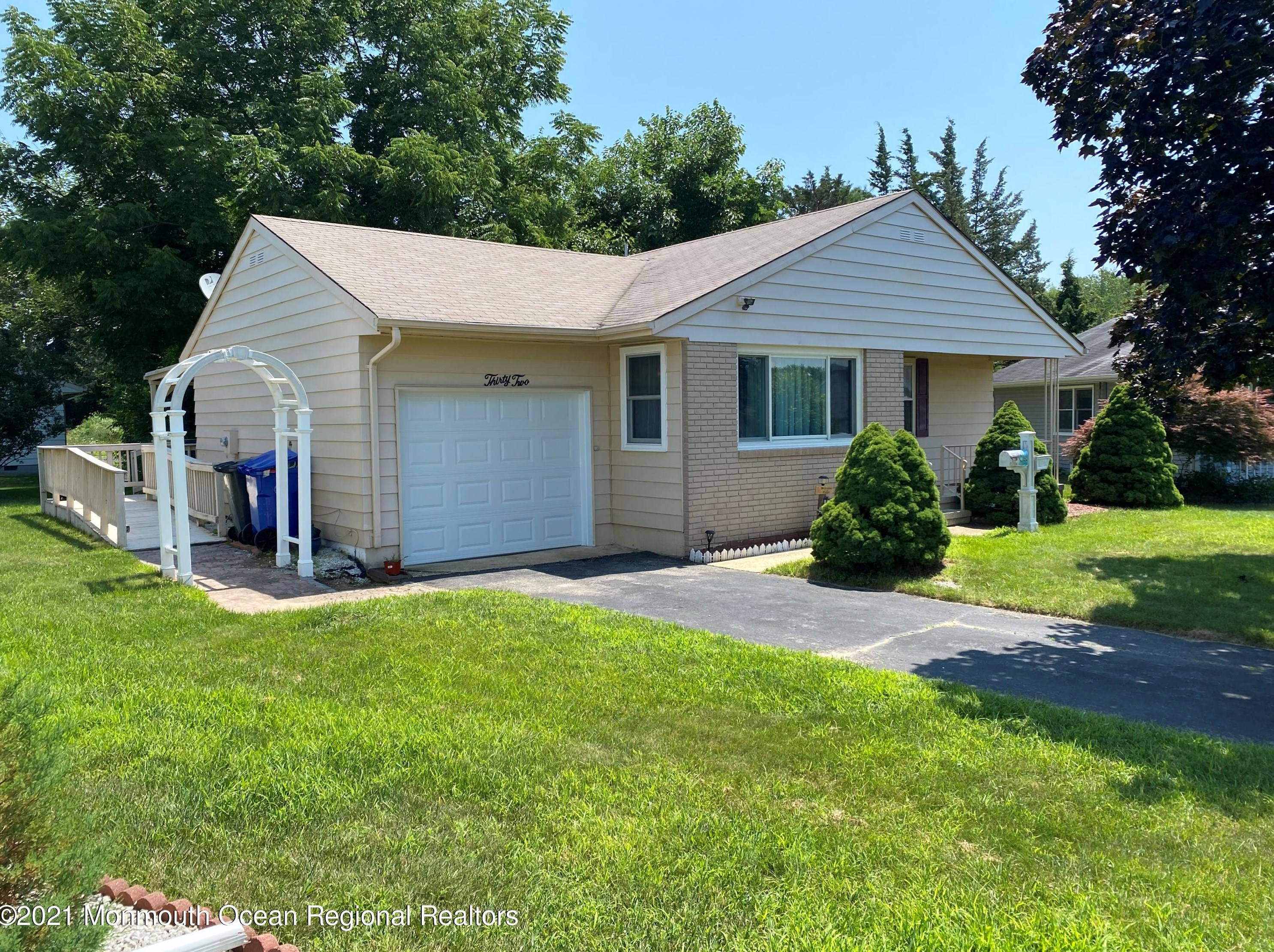 32 Cheddar Pink Cv, Toms River, NJ 08755-3215