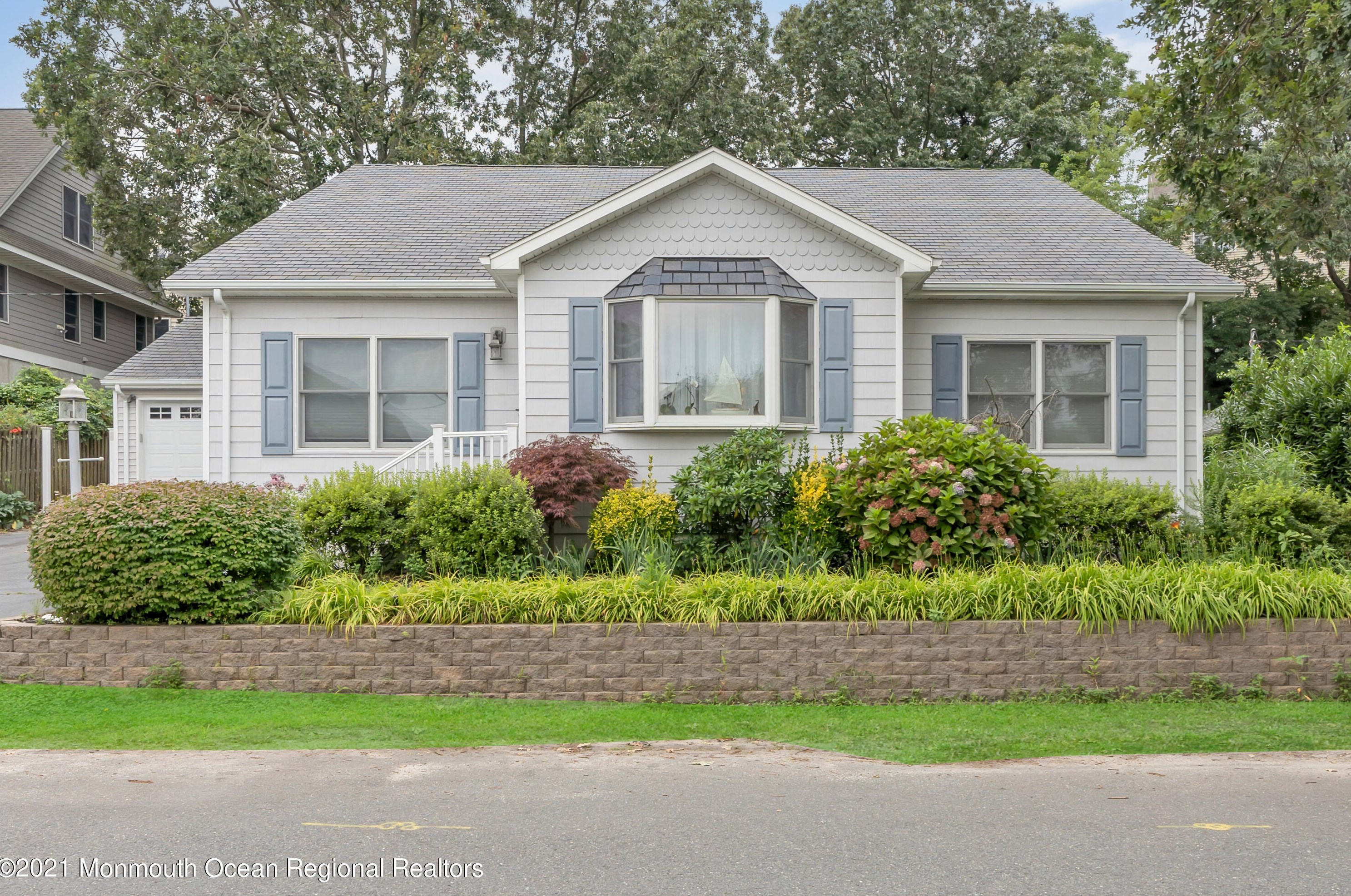 1422 Holmes Ave, Toms River, NJ 08753-6926