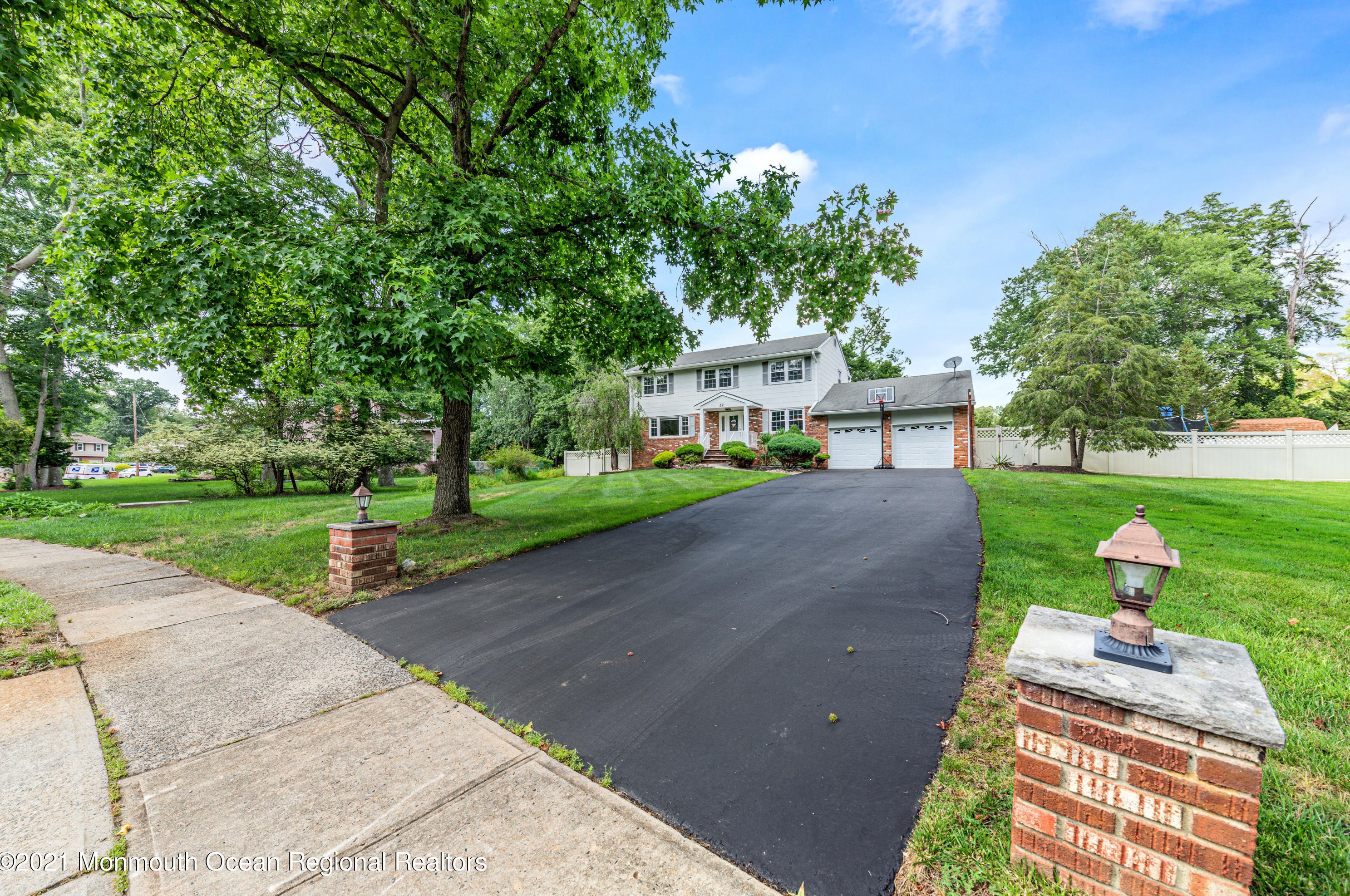 32 Birmingham Dr, Millstone Township, NJ 07726-3543