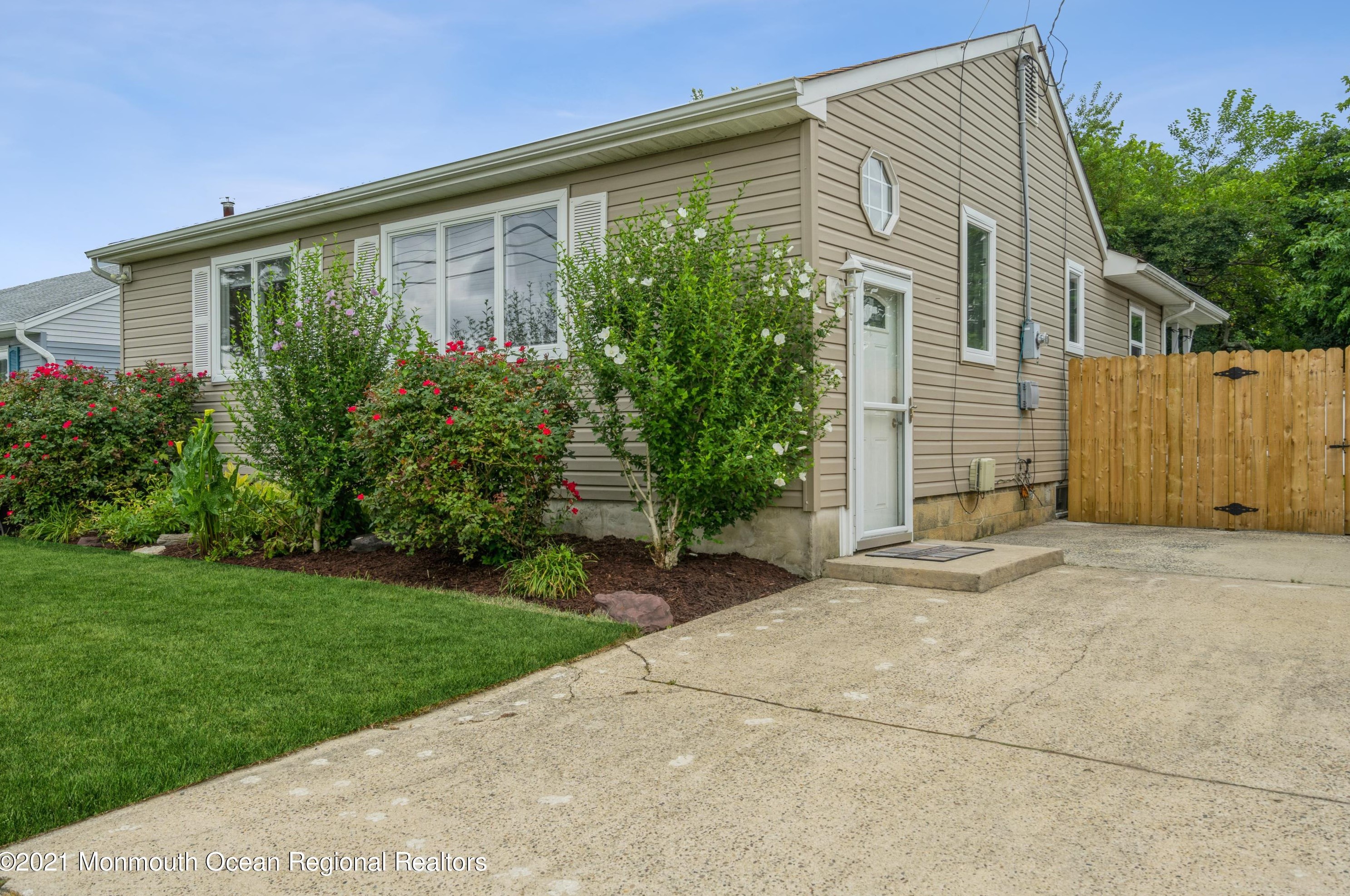 222 Swan Rd, Bricktown, NJ 08723