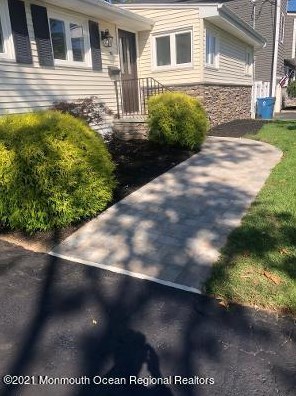 26 Lafayette Dr, Hazlet, NJ 07730