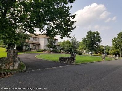61 Tally Dr, East Freehold, NJ 07728