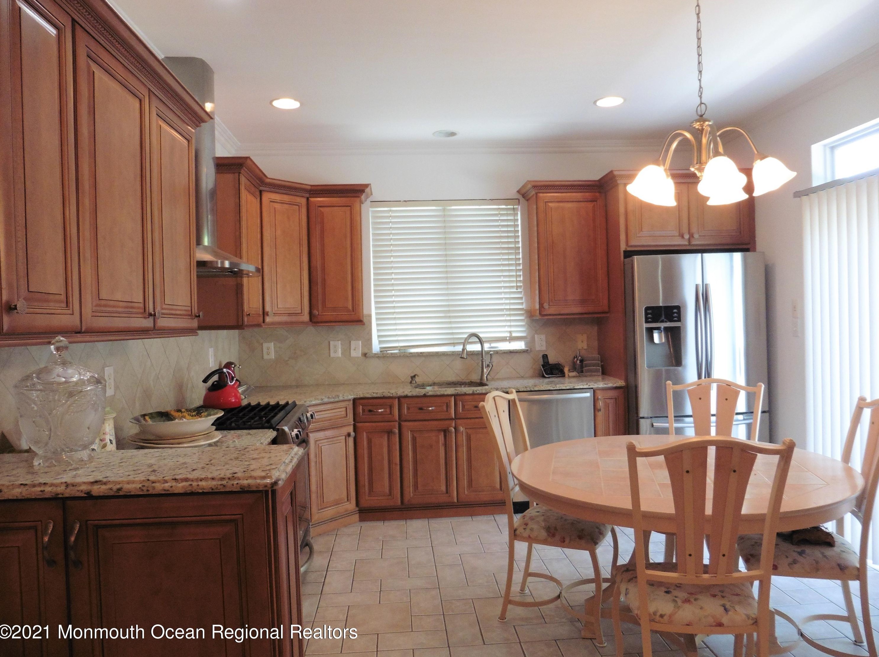 14 Tennyson Rd, Bricktown, NJ 08724