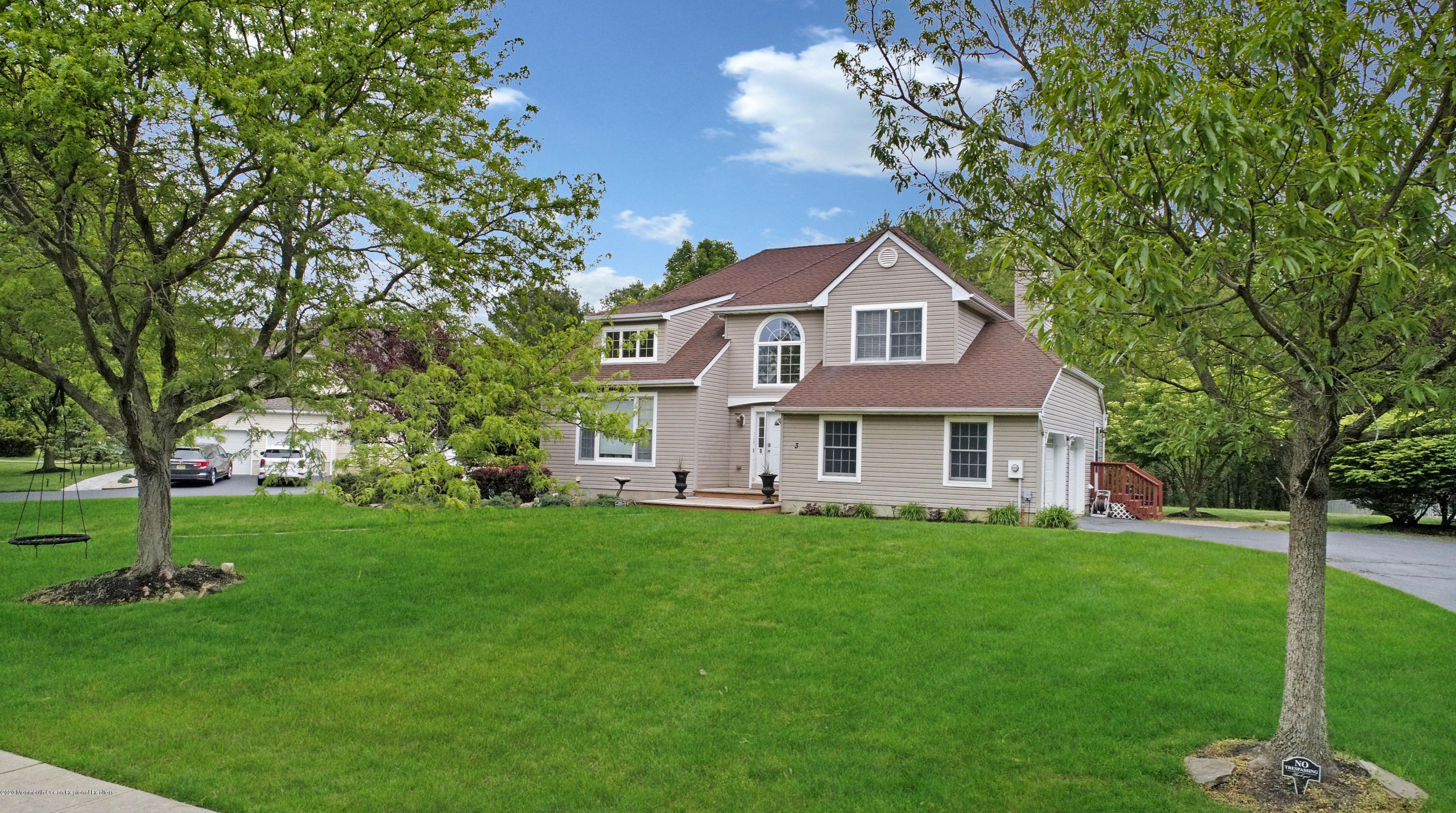 3 Iroquois Dr, East Freehold, NJ 07728