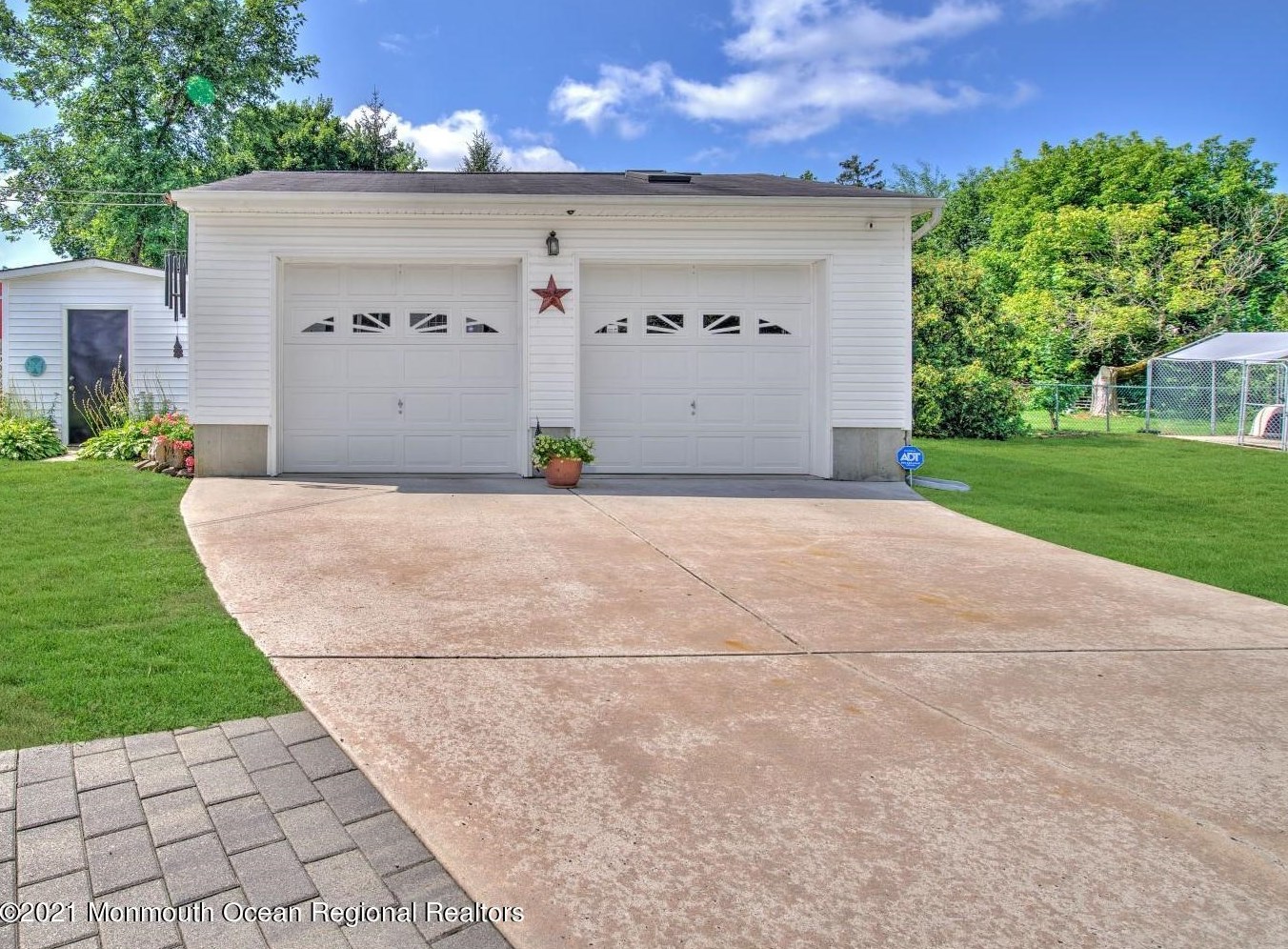 27 Hamilton St, Millstone Township, NJ 07726-1540