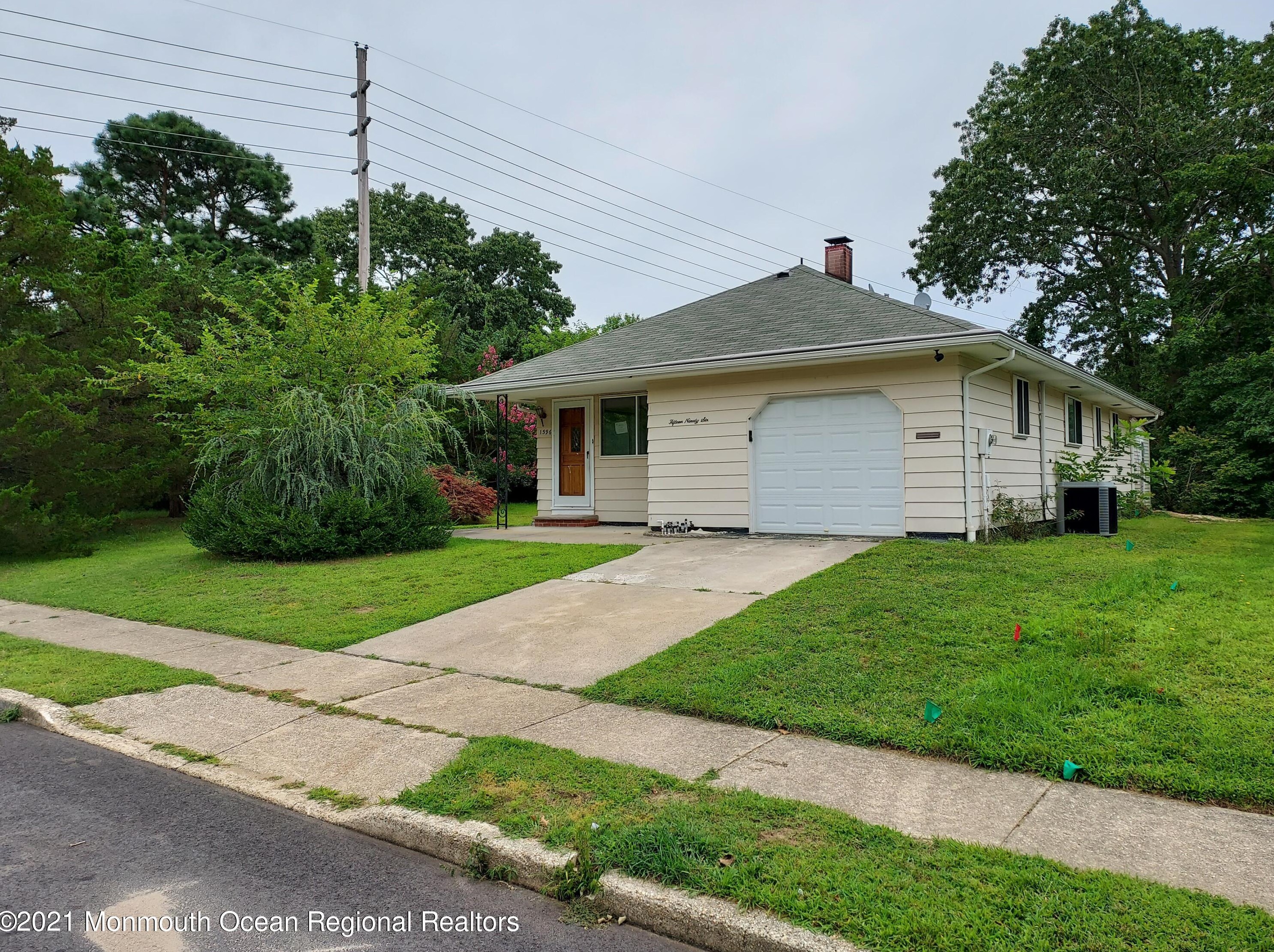 1596 Mount Everest Ln, Toms River, NJ 08753-1427