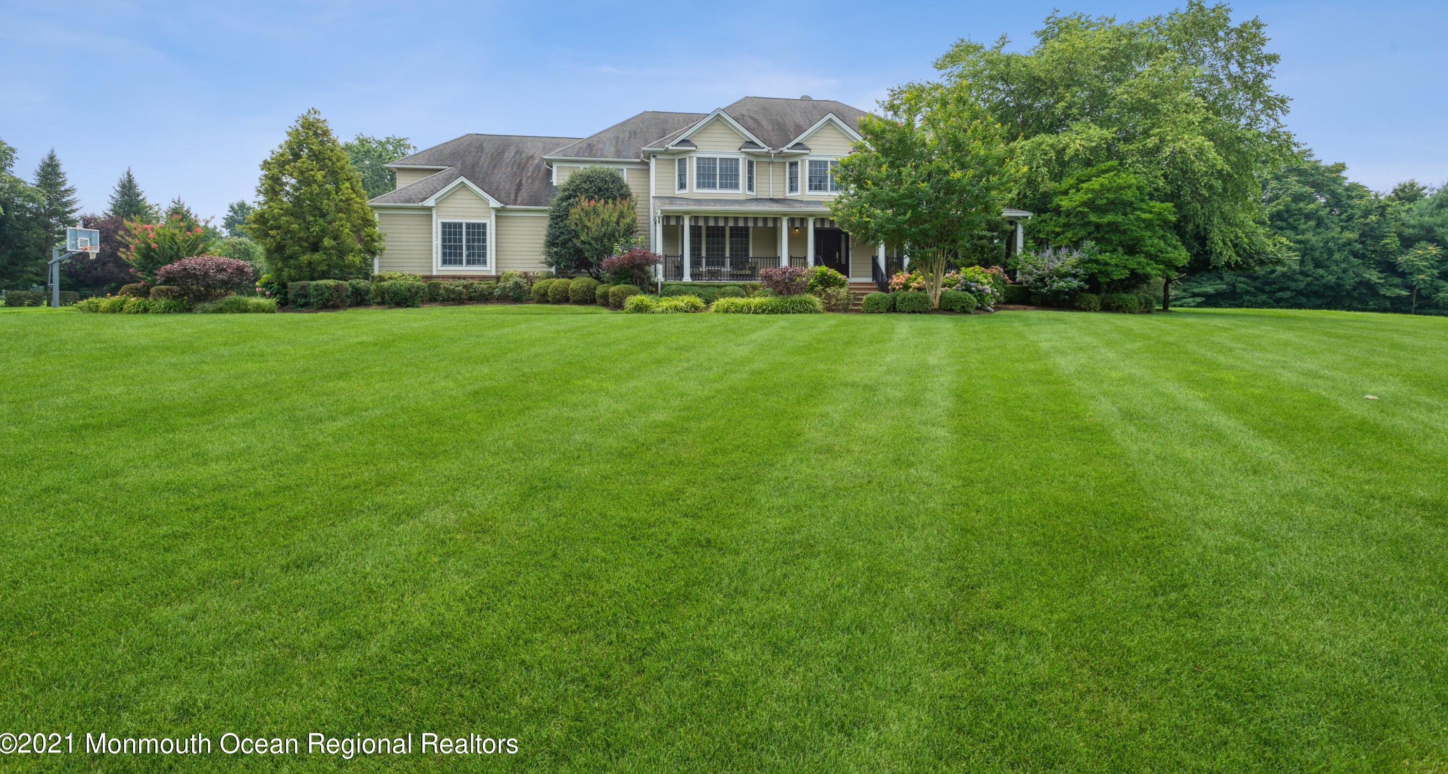 25 Jockey Ter, Vanderburg, NJ 07722-1583