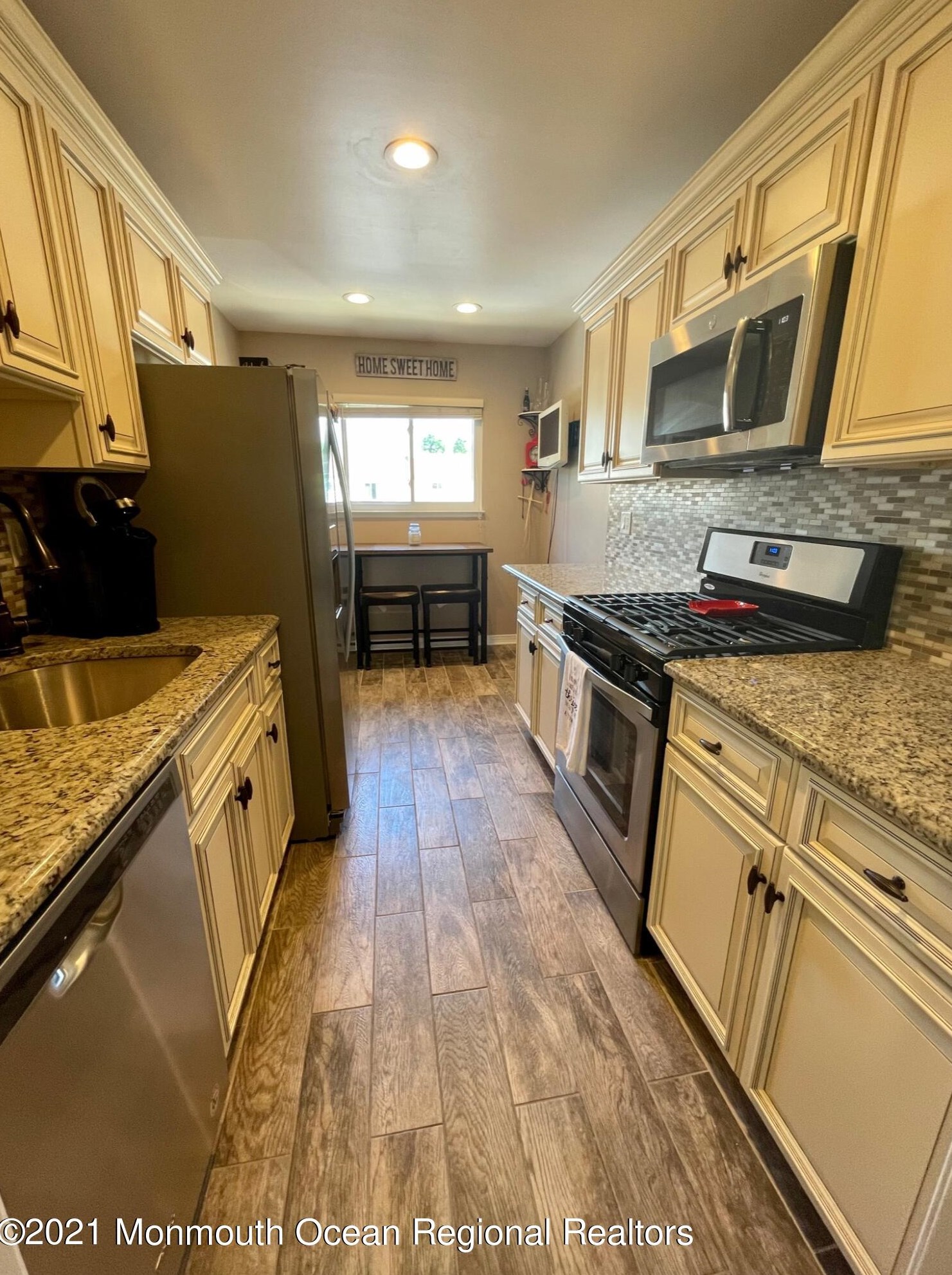 9 Ann Ct, Tinton Falls, NJ 07724