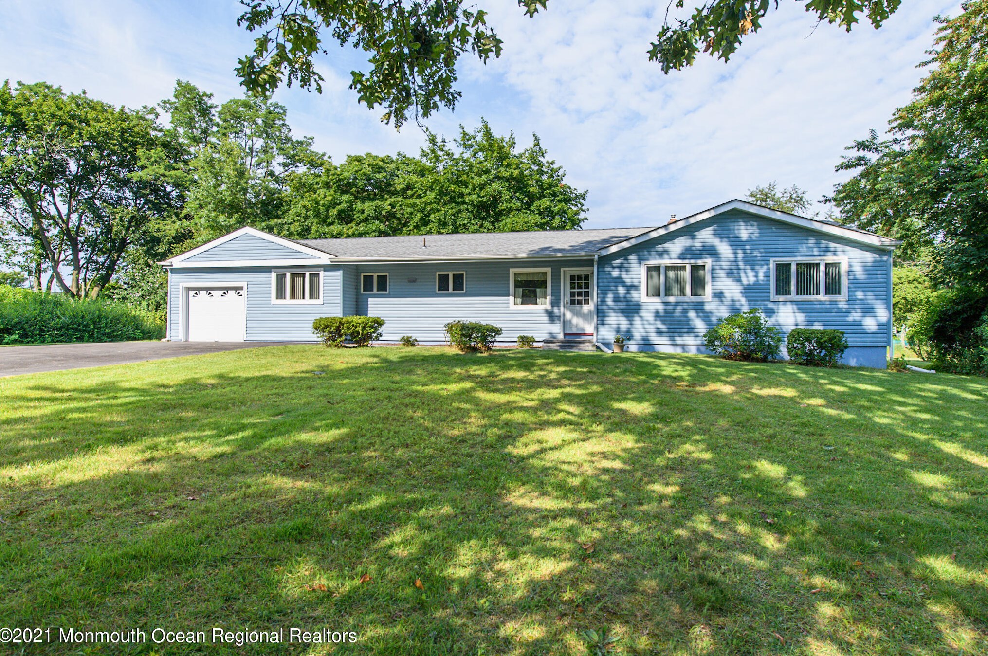42 Winchester Dr, Tinton Falls, NJ 07724