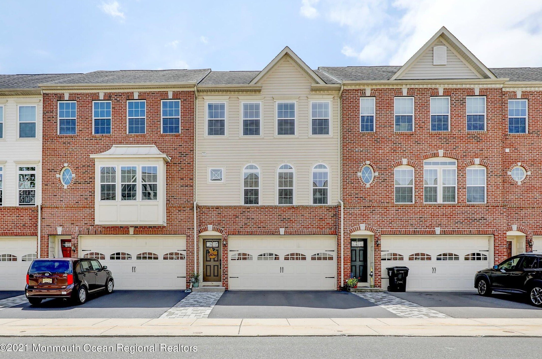 47 Pate Dr, Middletown, NJ 07748