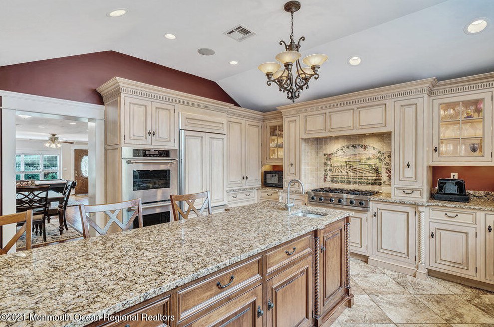 125 Monmouth Blvd, Oceanport NJ  07757-1621 exterior