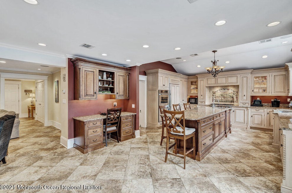 125 Monmouth Blvd, Oceanport NJ  07757-1621 exterior