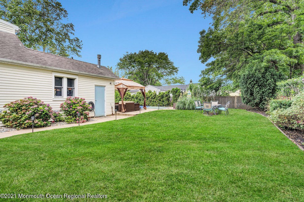 125 Monmouth Blvd, Oceanport NJ  07757-1621 exterior