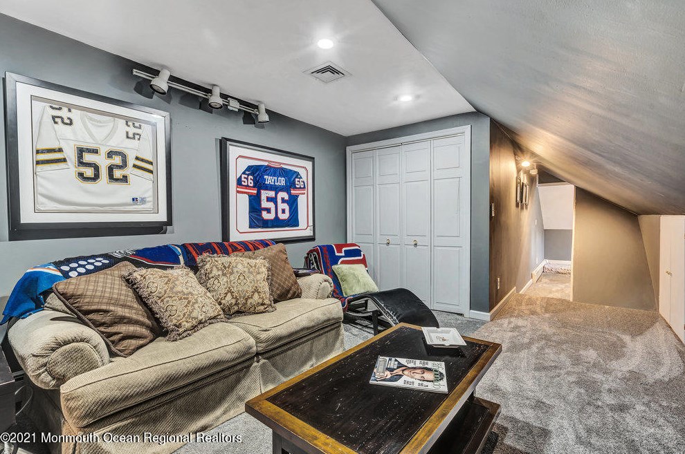 125 Monmouth Blvd, Oceanport NJ  07757-1621 exterior