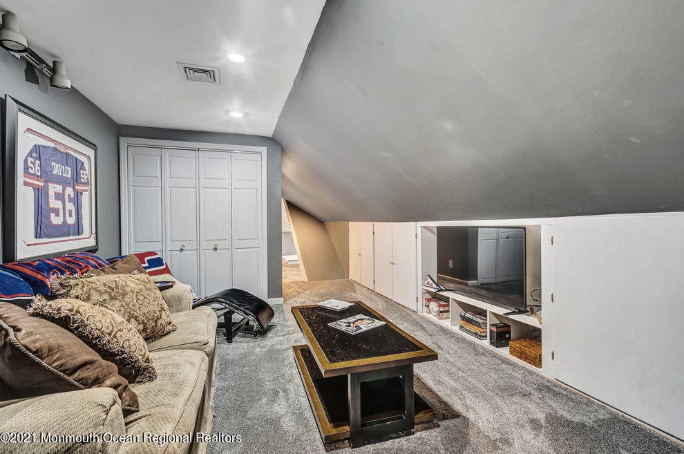 125 Monmouth Blvd, Oceanport NJ  07757-1621 exterior