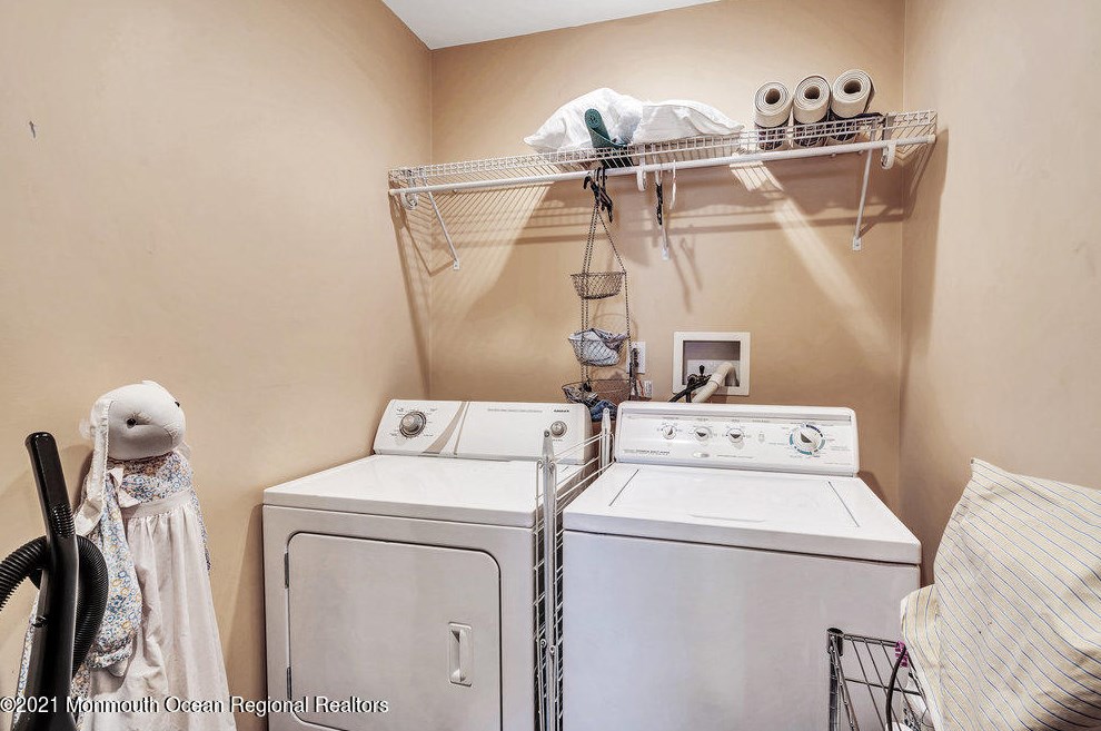 125 Monmouth Blvd, Oceanport NJ  07757-1621 exterior