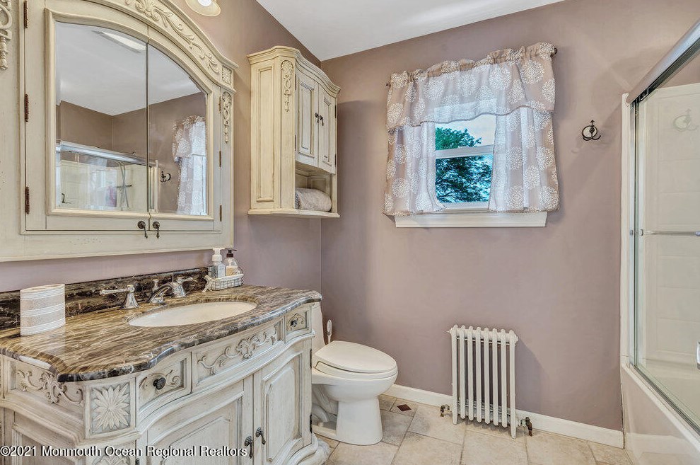 125 Monmouth Blvd, Oceanport NJ  07757-1621 exterior