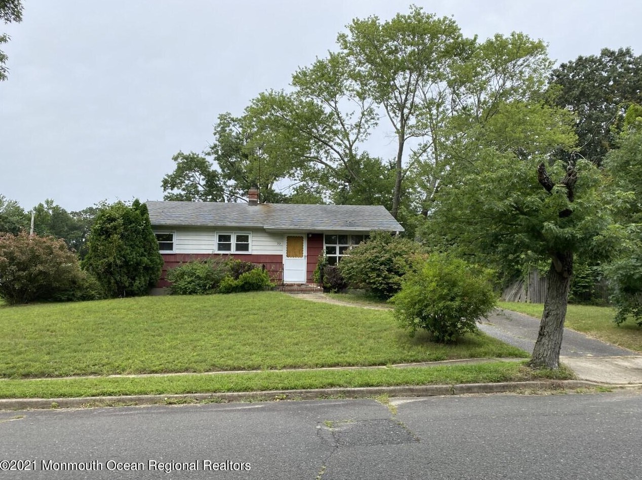 33 Lake Dr, Wall Township, NJ 07731-1523