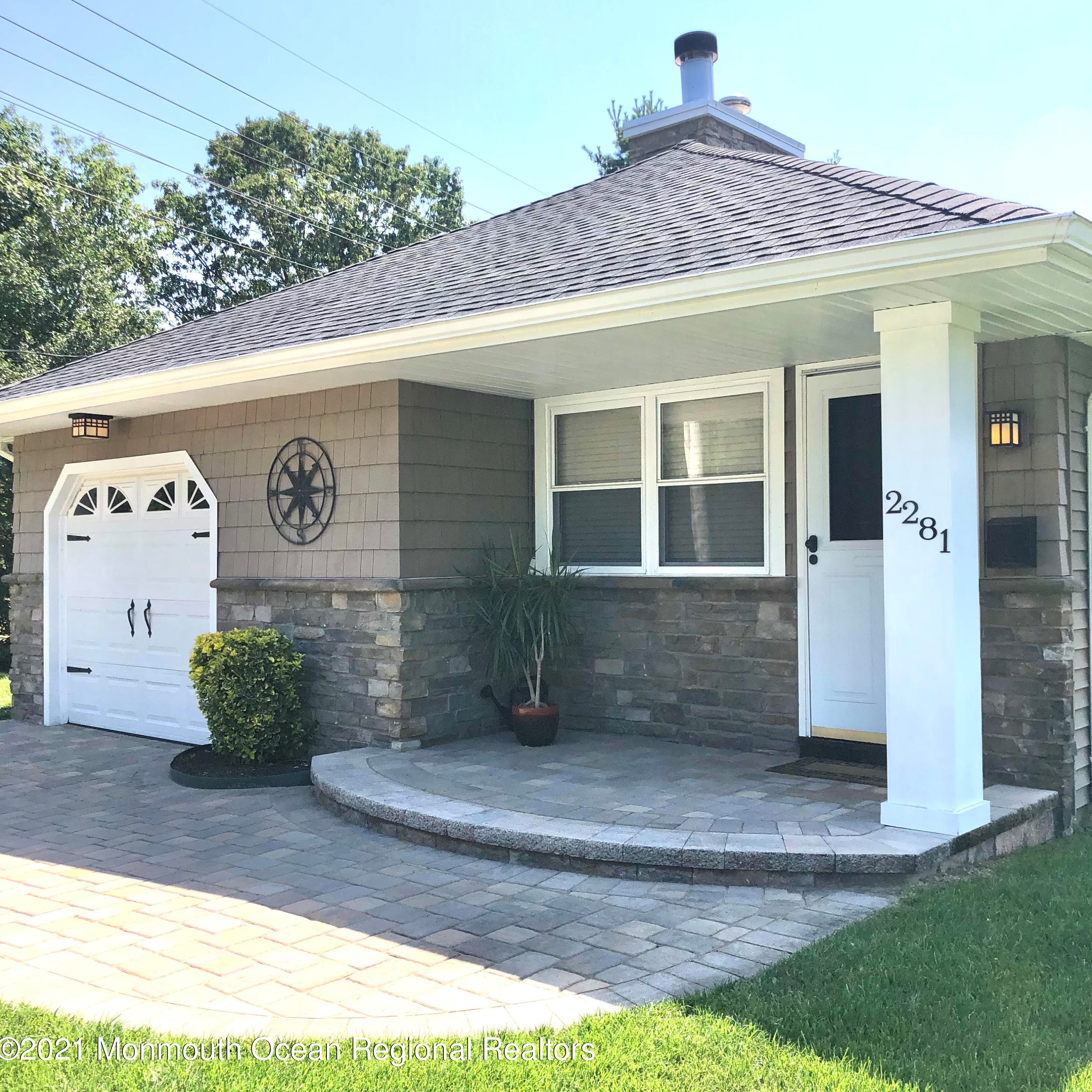 2281 Mount Hood Ln, Toms River, NJ 08753-1500