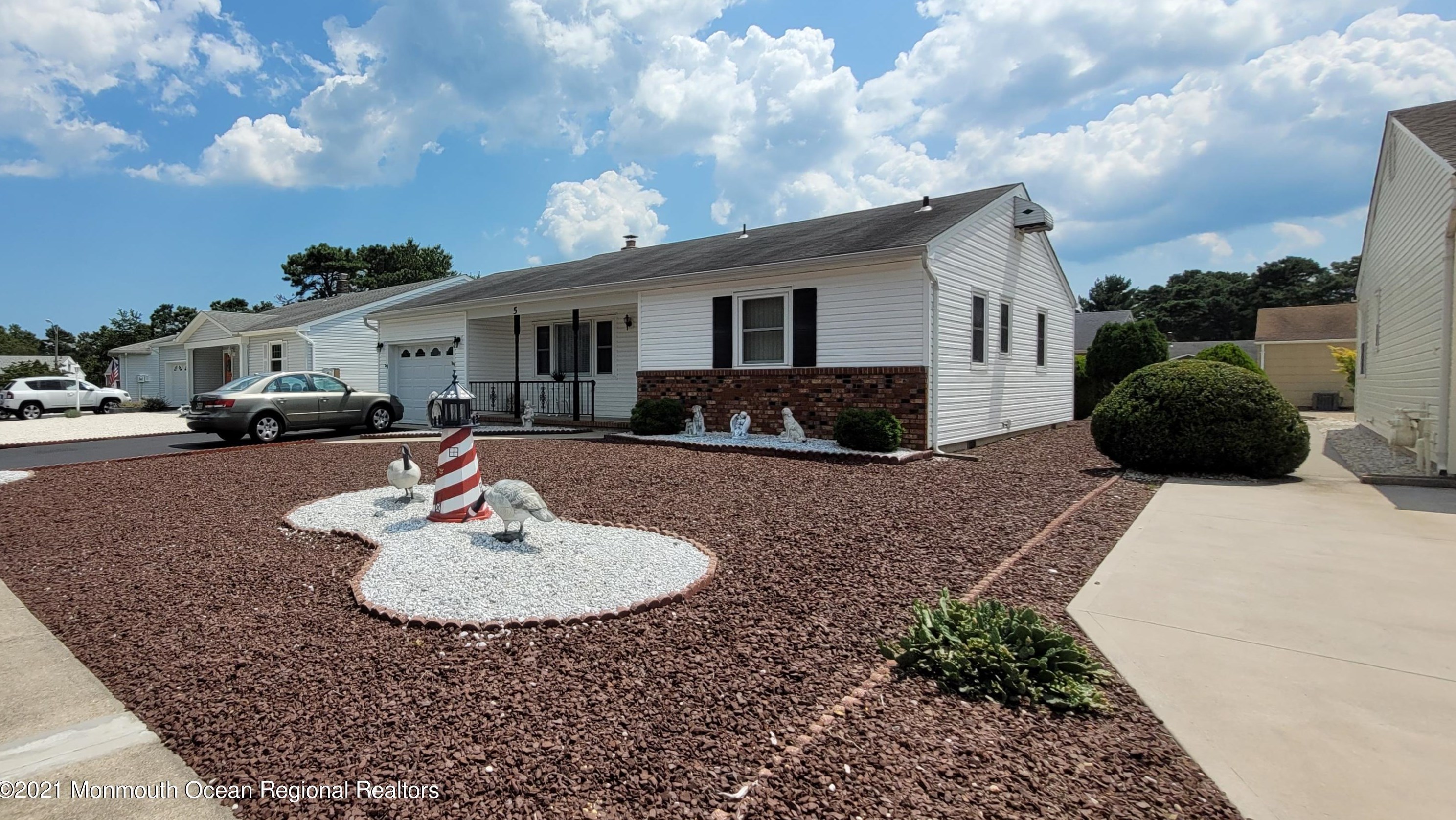 5 Thornton Rd, Toms River, NJ 08757-6323