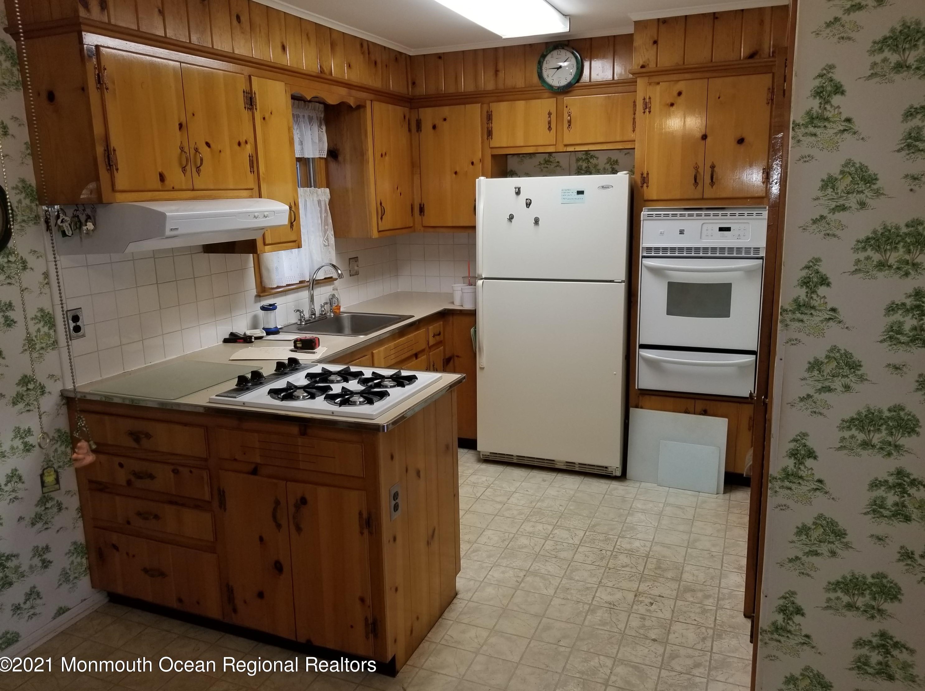 409 Tiller Ave, Beachwood, NJ 08722-2636