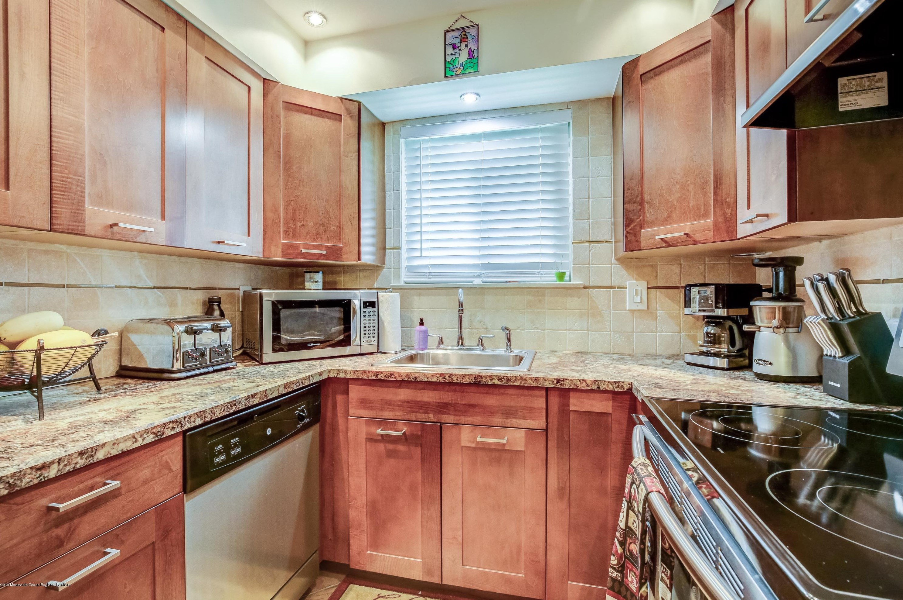 3 Wharfside Dr, Monmouth Beach, NJ 07750-1240