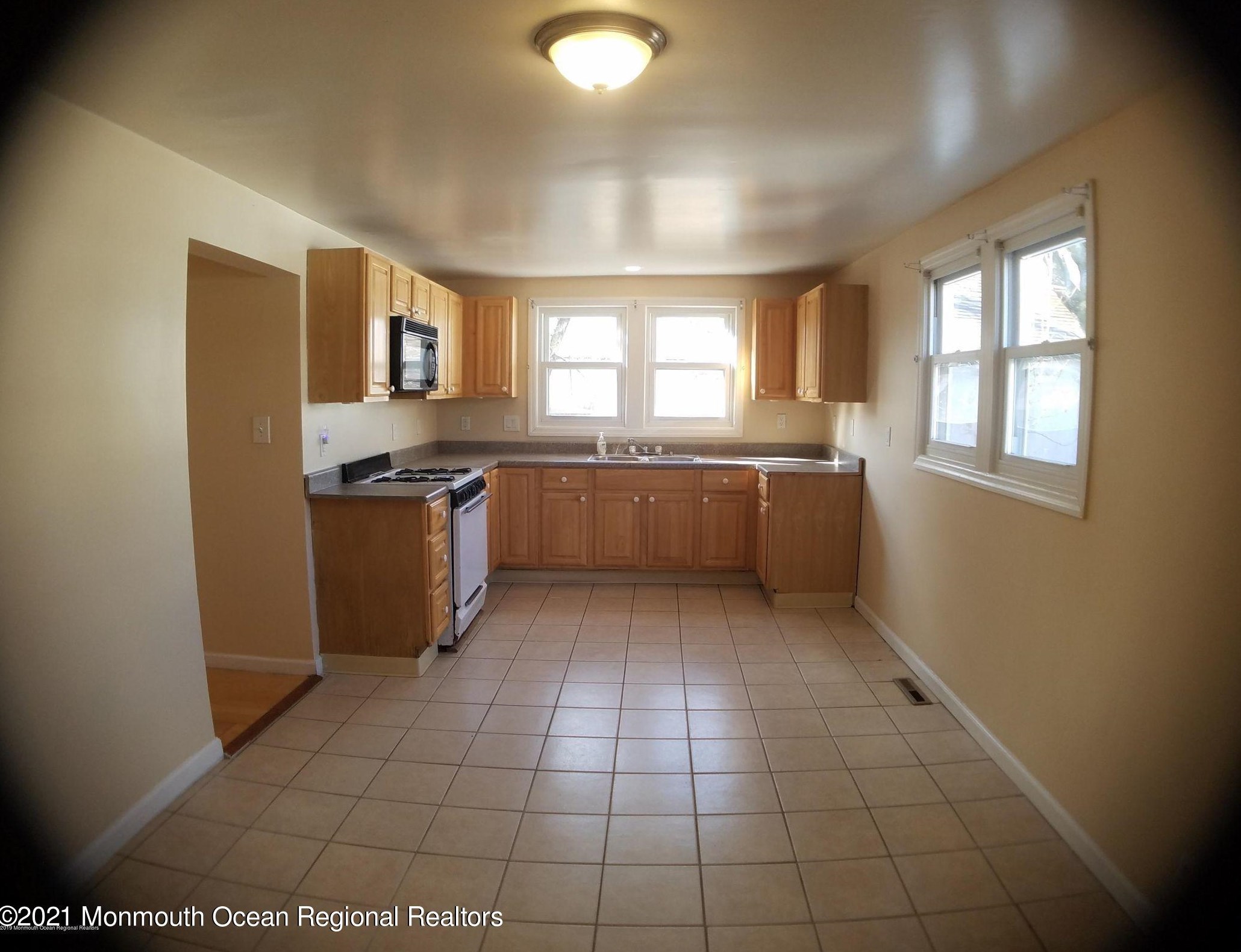 211 Seeley Ave, Ideal Beach NJ  07734-1141 exterior