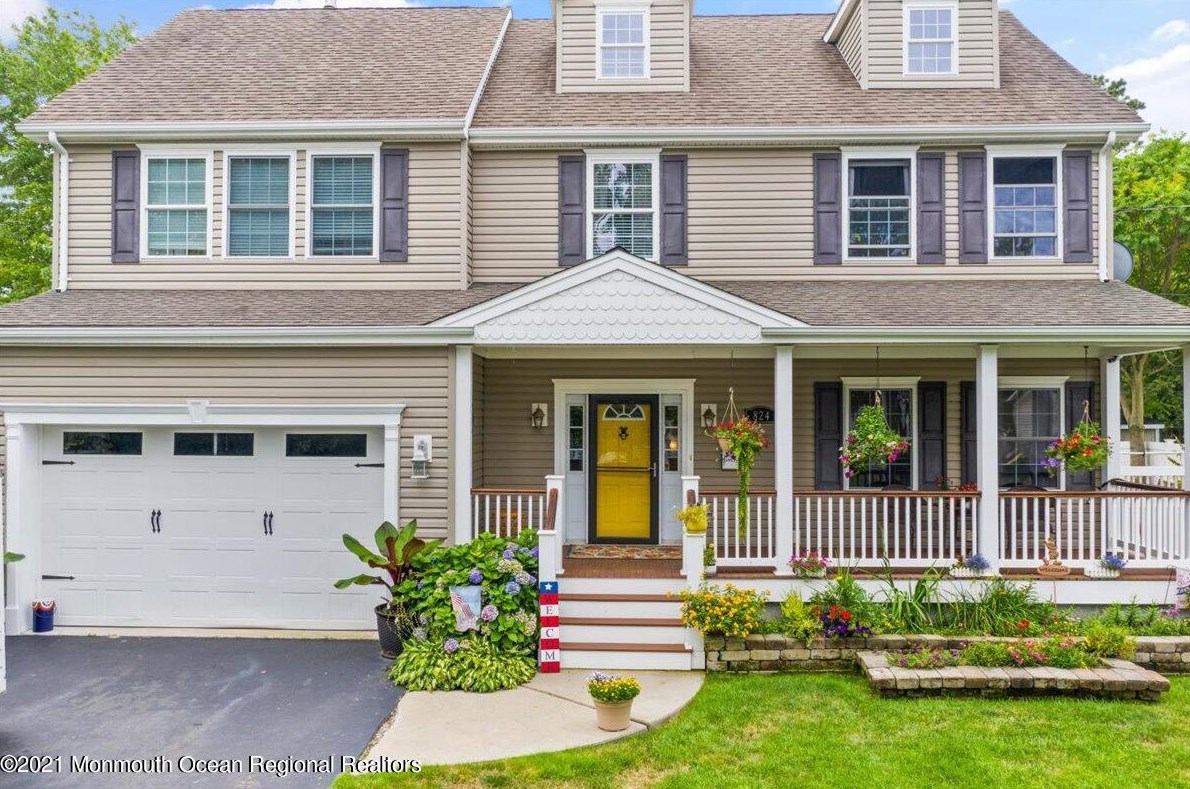 824 Wellington Ave, Toms River, NJ 08757-1409