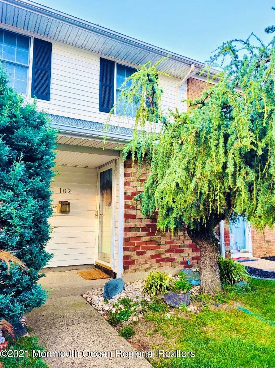 102 Kingsley Way, East Freehold, NJ 07728