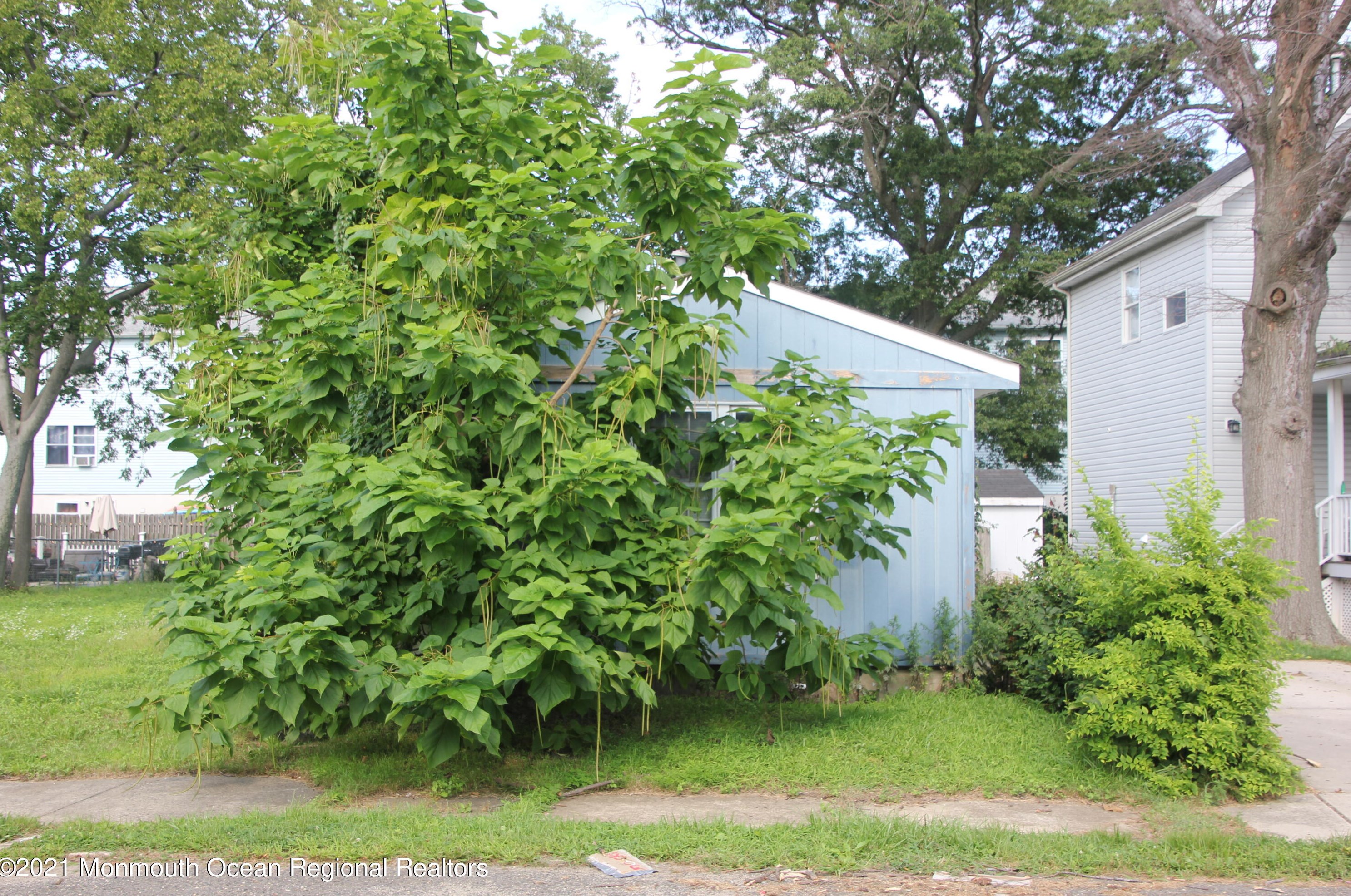 29 Camp View Pl, Ideal Beach, NJ 07734