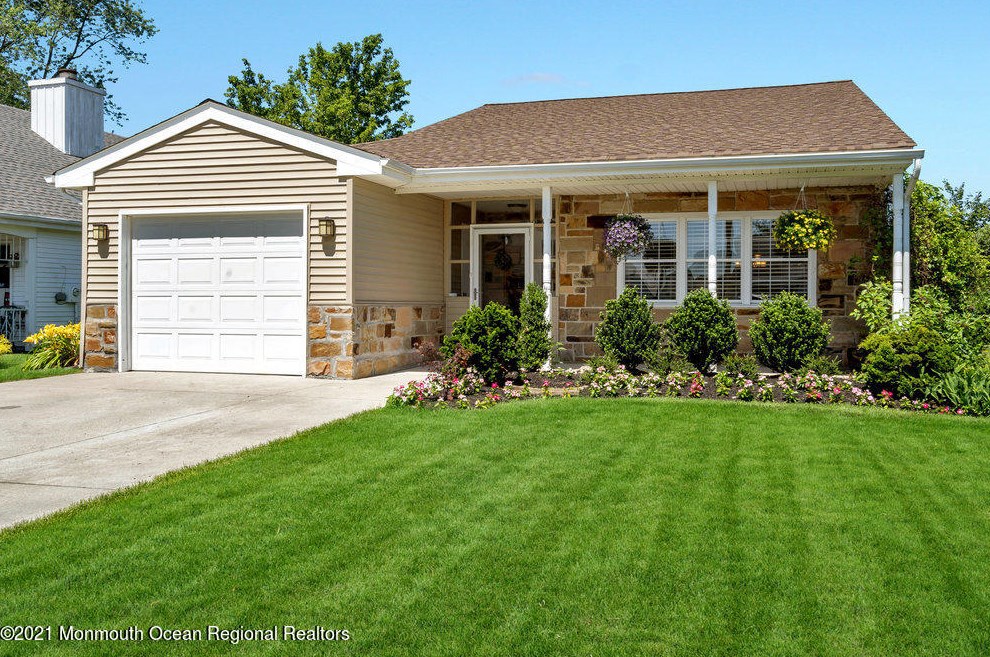 30 Chatham Pl, Southampton NJ  08088-1108 exterior