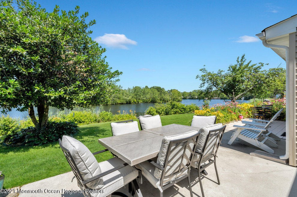 30 Chatham Pl, Southampton NJ  08088-1108 exterior