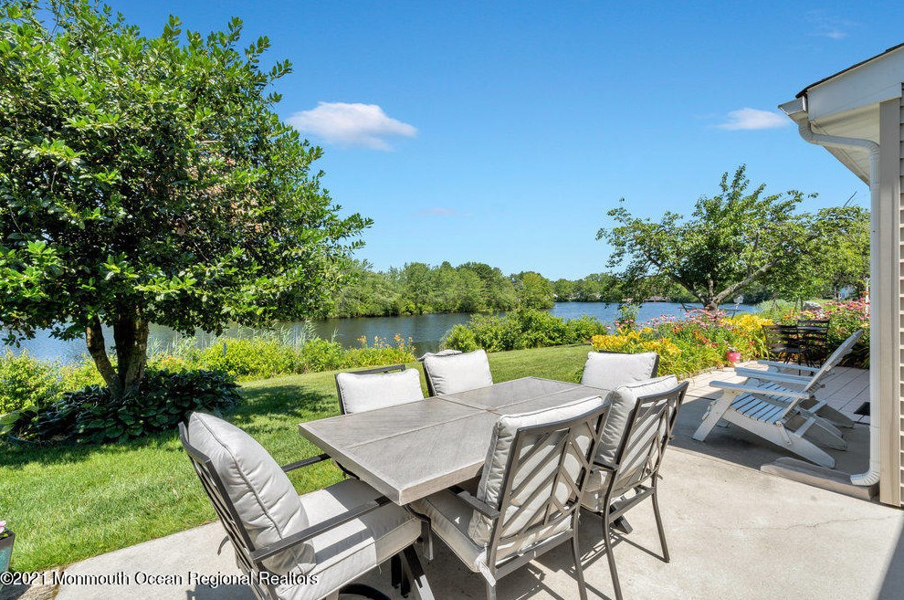 30 Chatham Pl, Southampton NJ  08088-1108 exterior