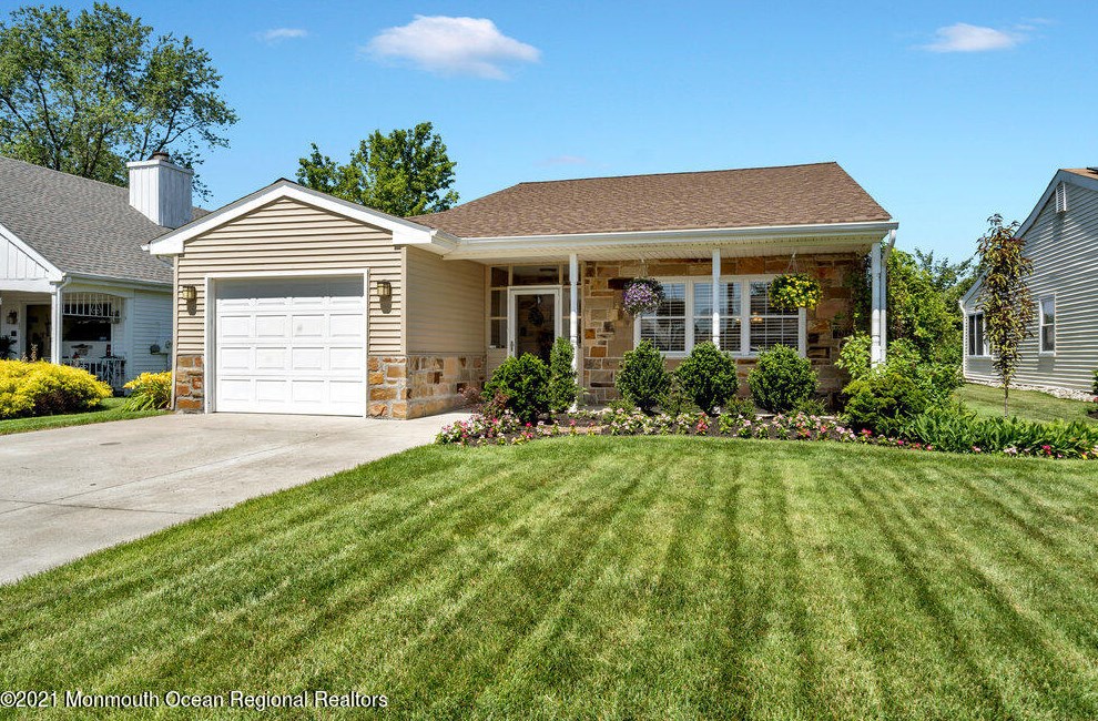 30 Chatham Pl, Southampton NJ  08088-1108 exterior